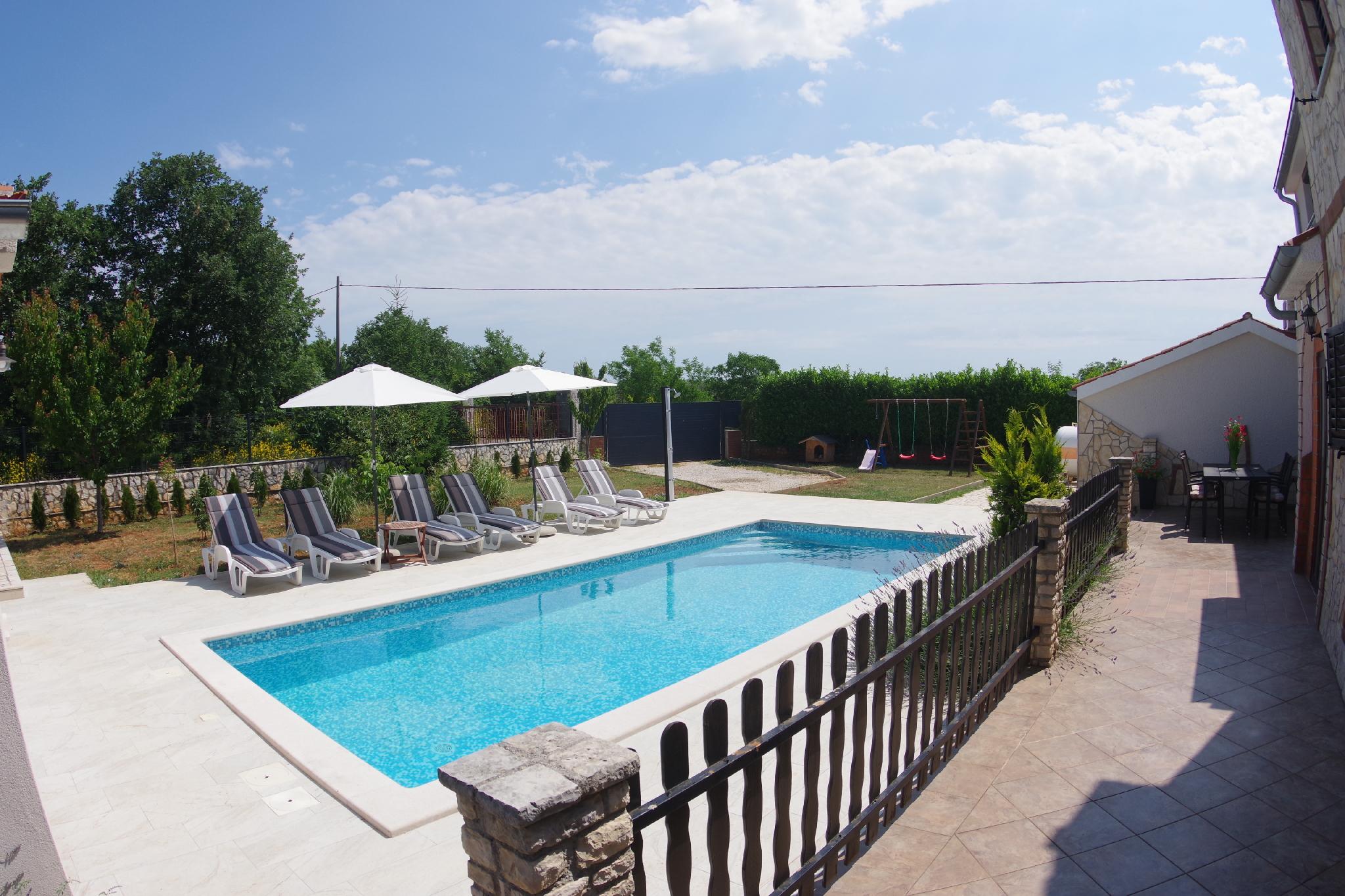 Ferienhaus mit Pool  in Sveti Kirin
