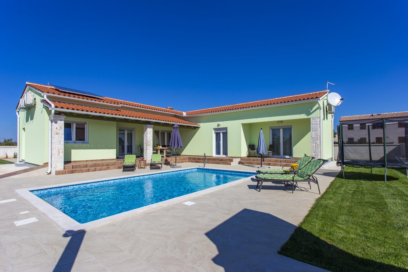 Schöne Villa mit Swimmingpool in Stokovci