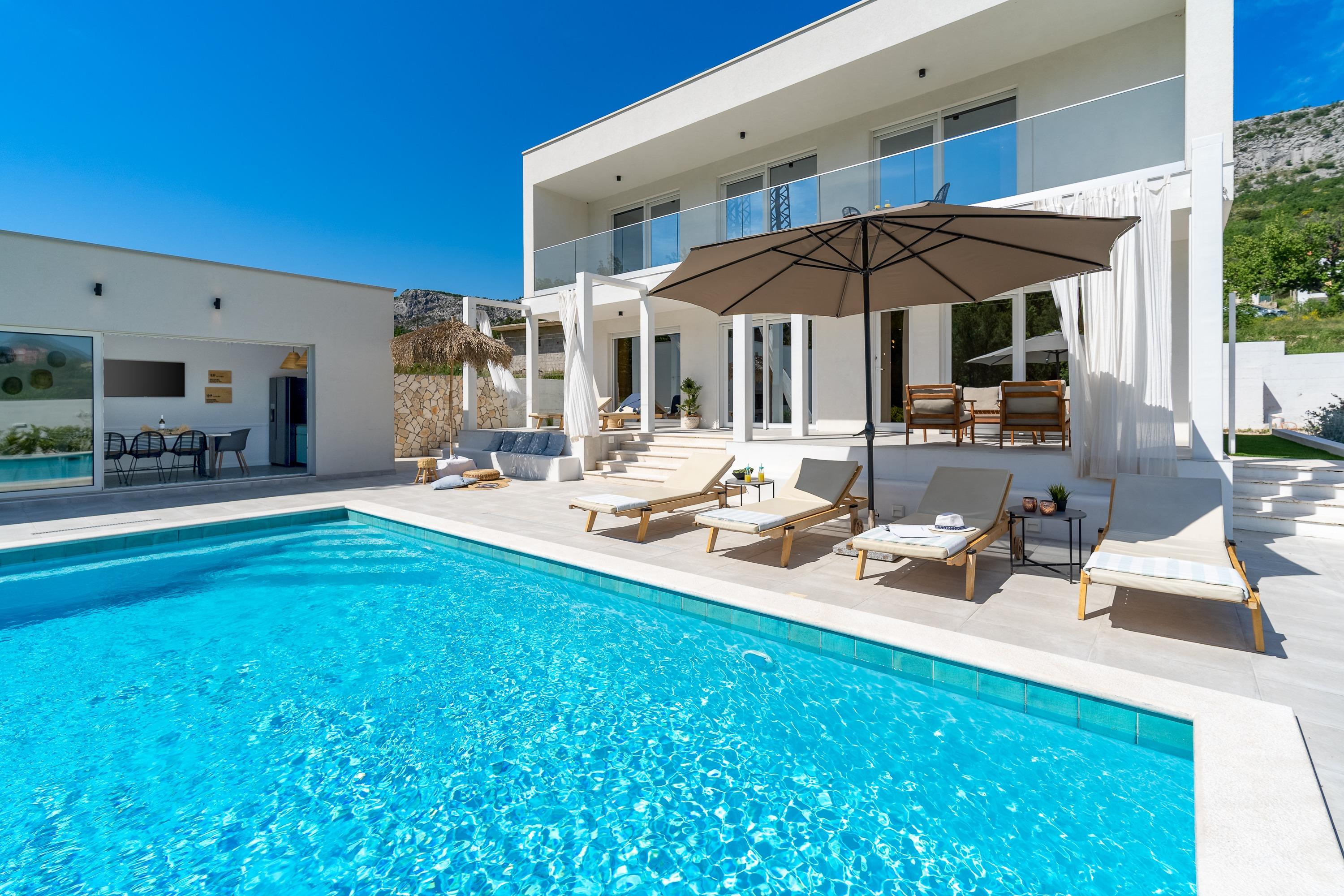 Traumvilla mit 4 Schlafzimmern, privatem 32 m² Pool, Sommerküche 