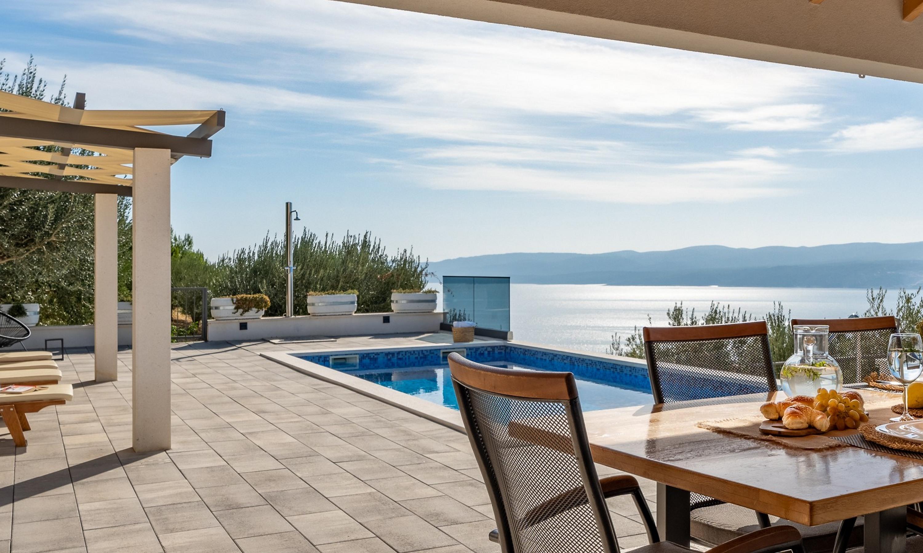 Villa mit privatem Pool und herrlichem Meerblick