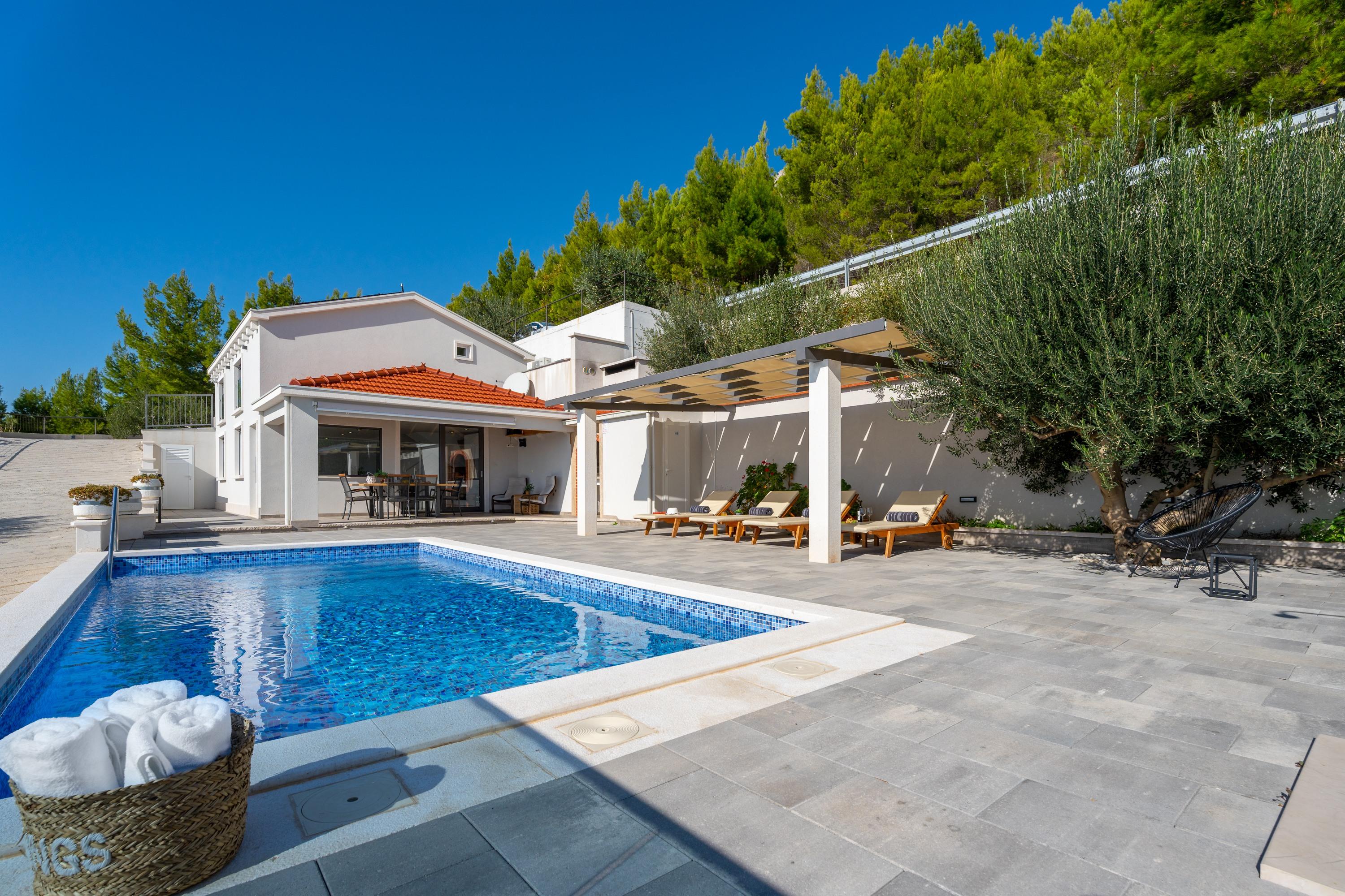 Villa mit privatem Pool und herrlichem Meerblick