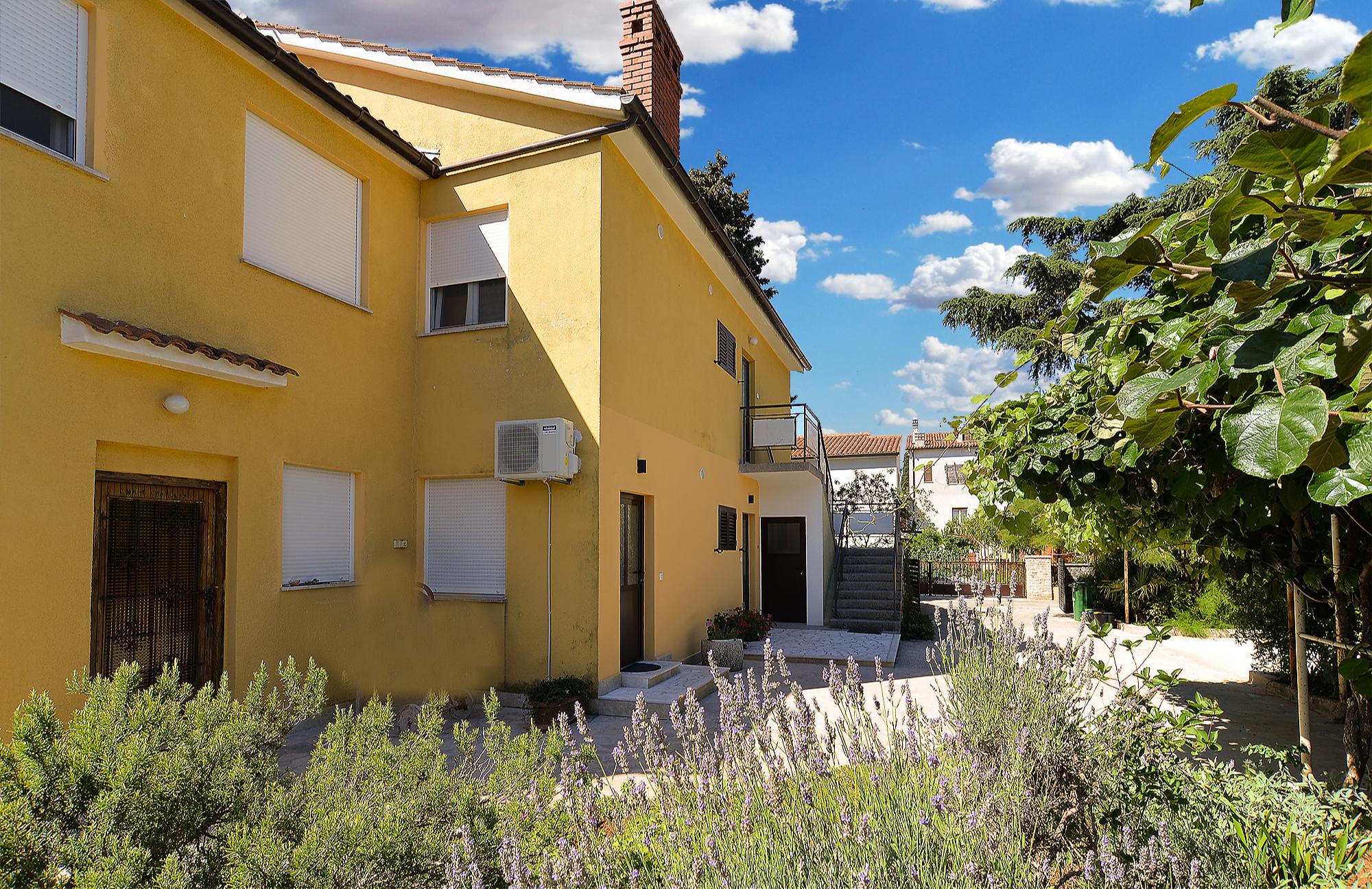 300 m zum Strand | FeWo mit Klima, Sat-Tv & WLAN