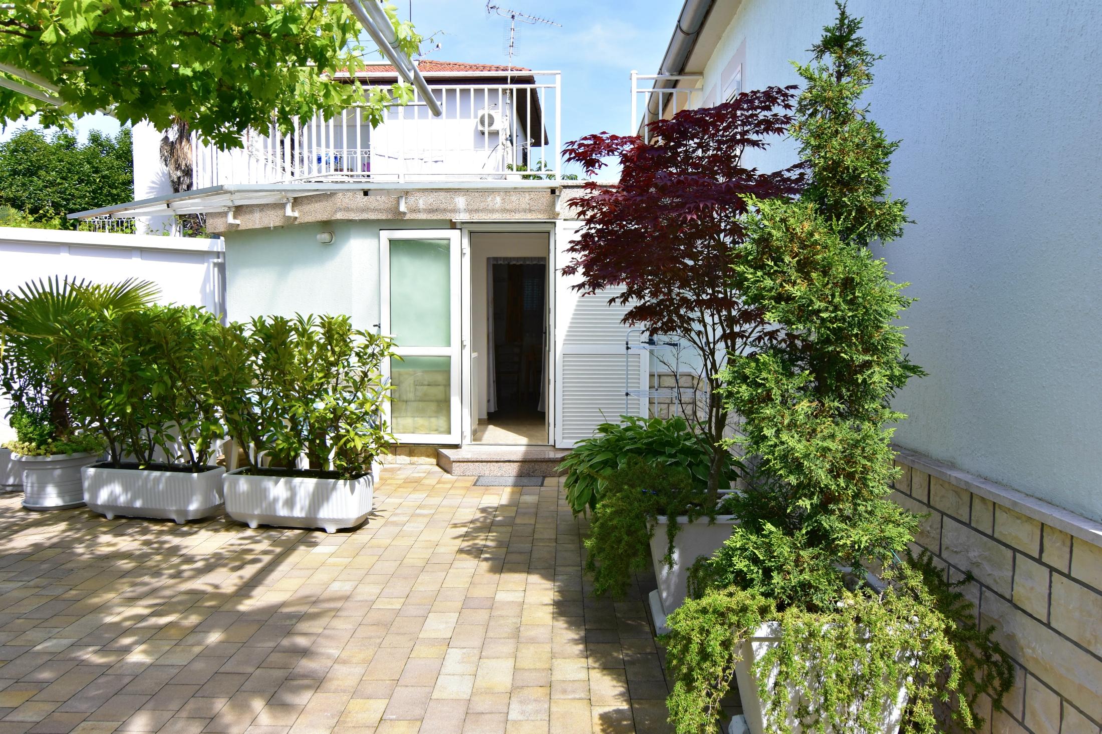 Studio in Umag - WLAN, Terrasse, Außendusche