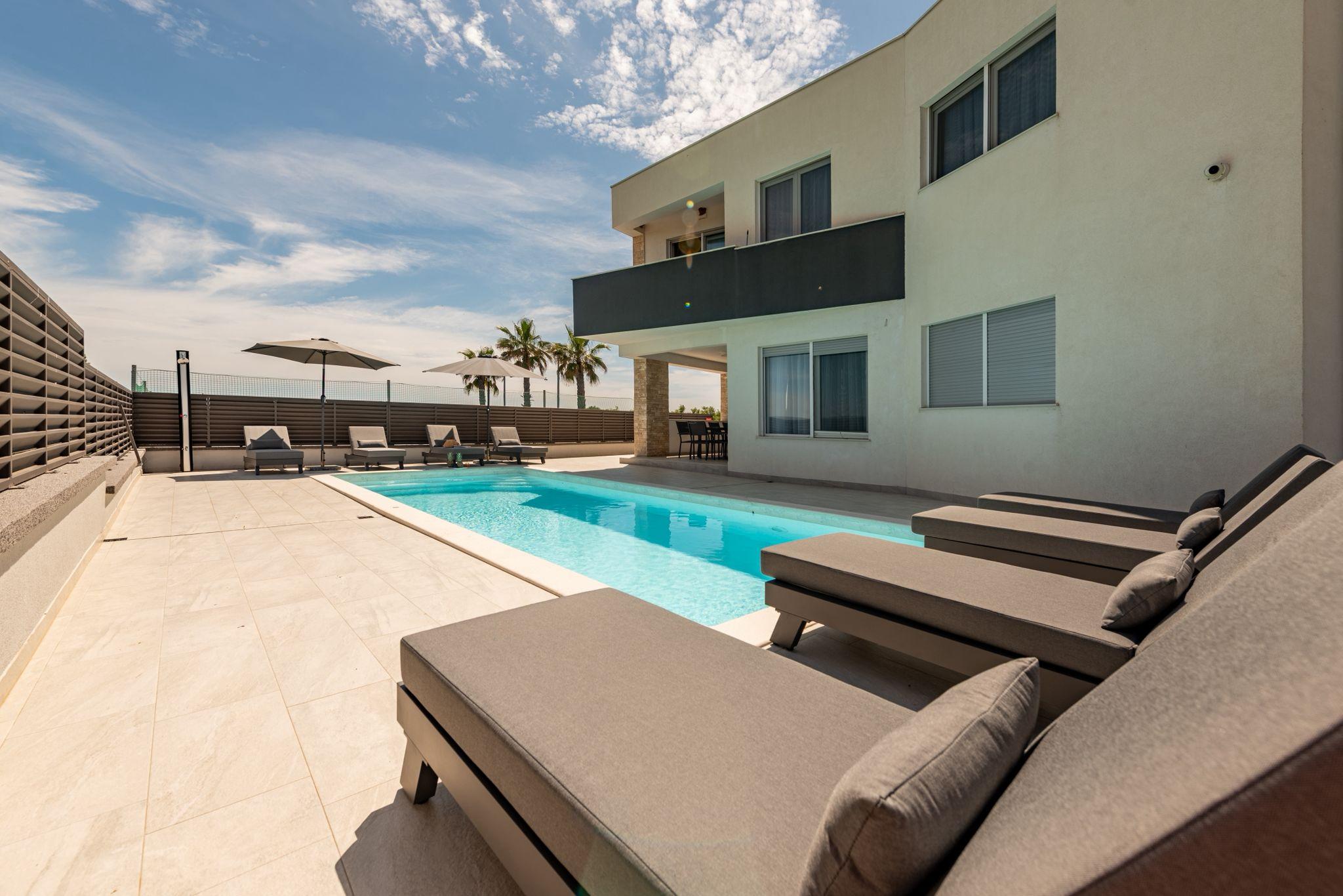 Moderne Villa mit Pool in Brig in der Nähe von Zadar