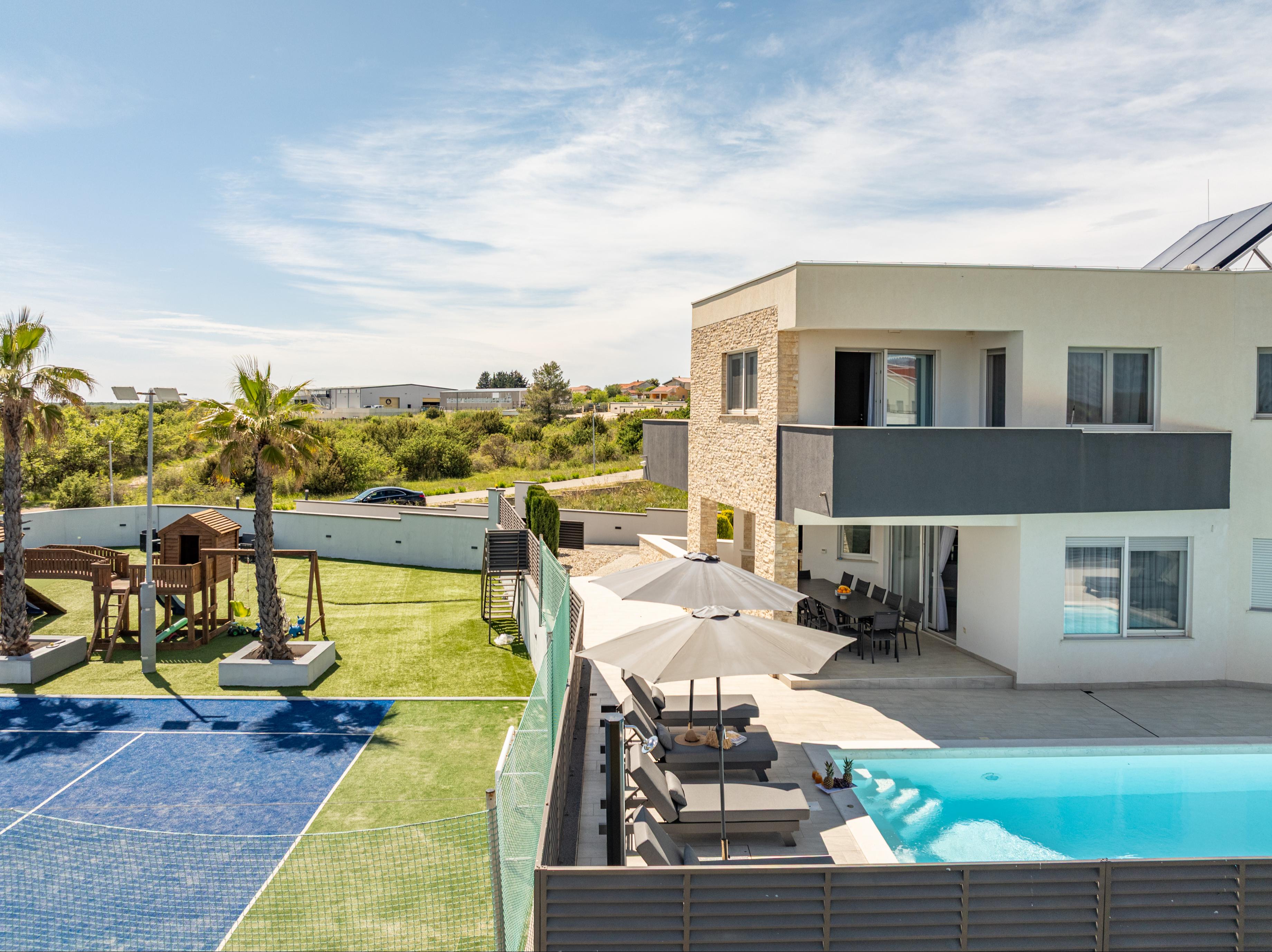 Moderne Villa mit Pool in Brig in der Nähe von Zadar