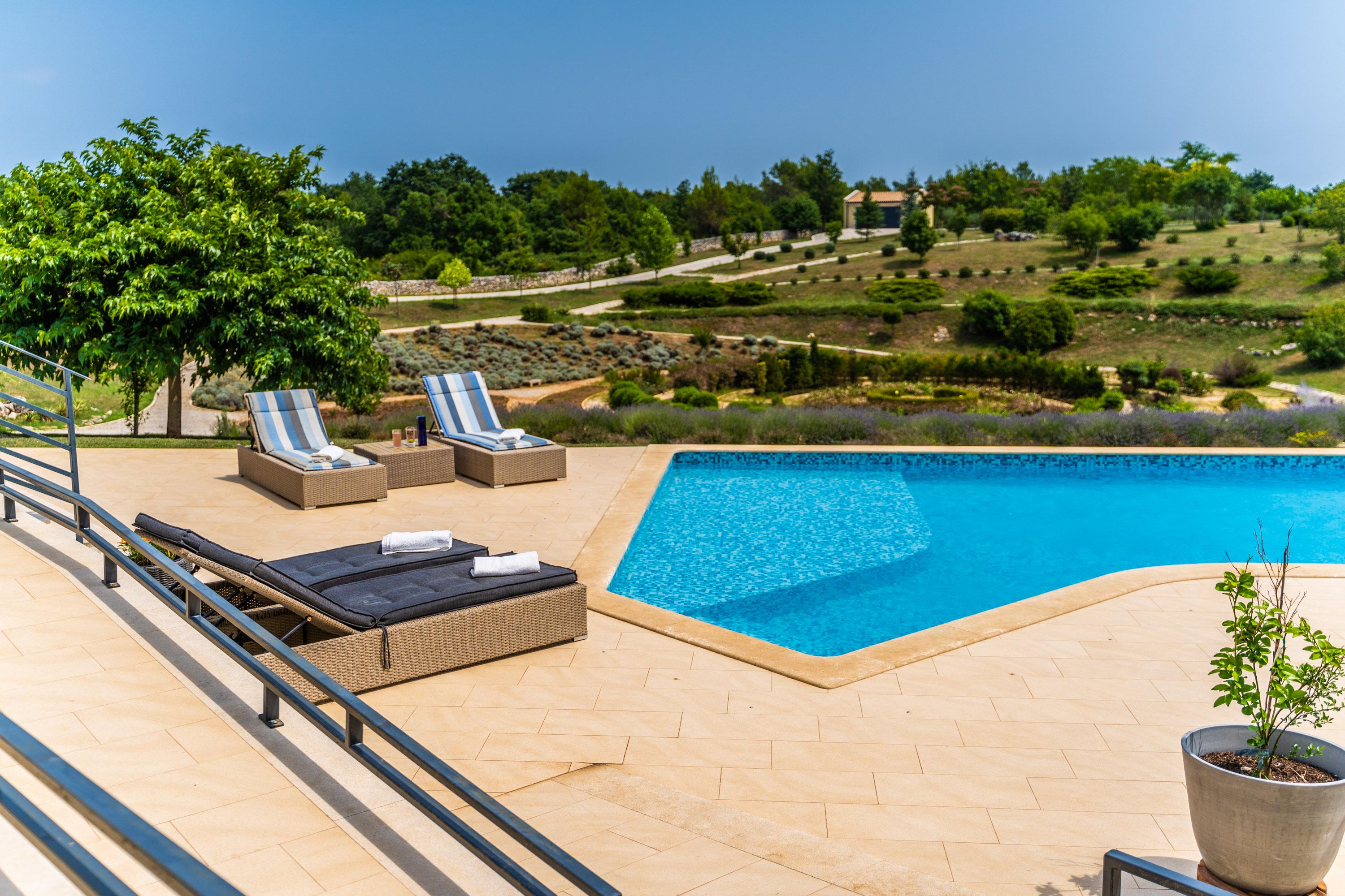 Moderne Villa für 10 Personen mit Pool, Zentralistrien