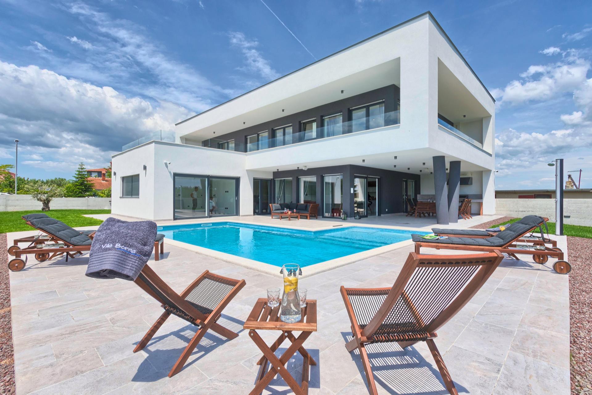 Moderne Villa mit Swimmingpool und vielen Extras