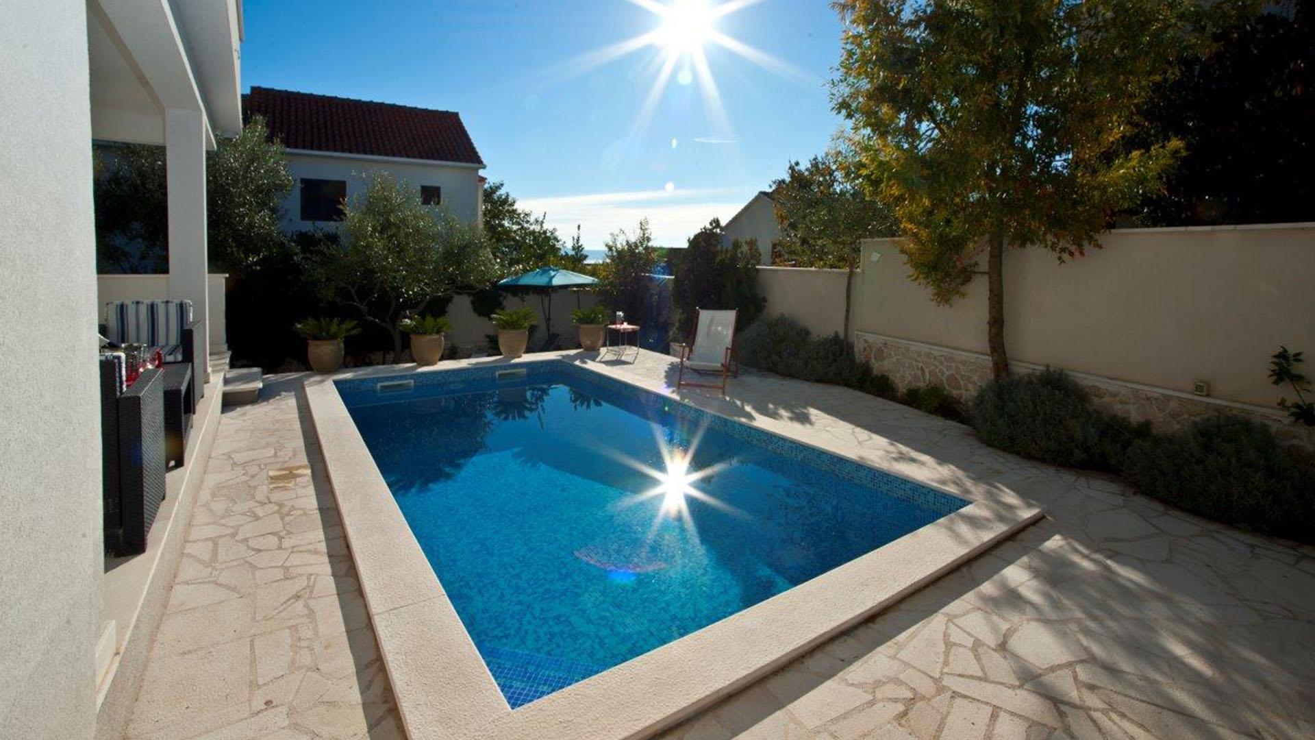 Charmantes Ferienhaus mit Pool in Strandnähe