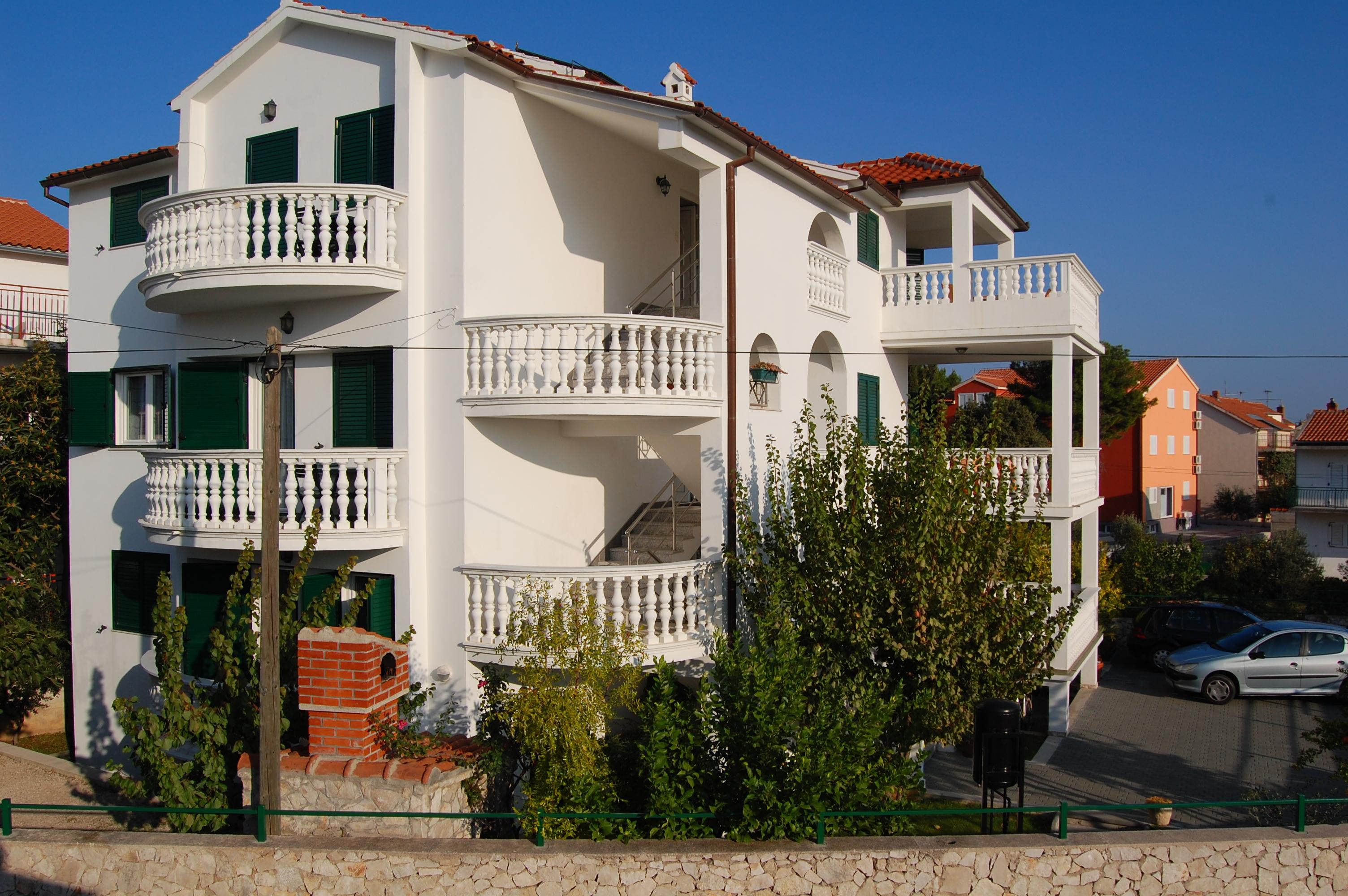 Moderne Ferienwohnung für 4 Personen in Vodice