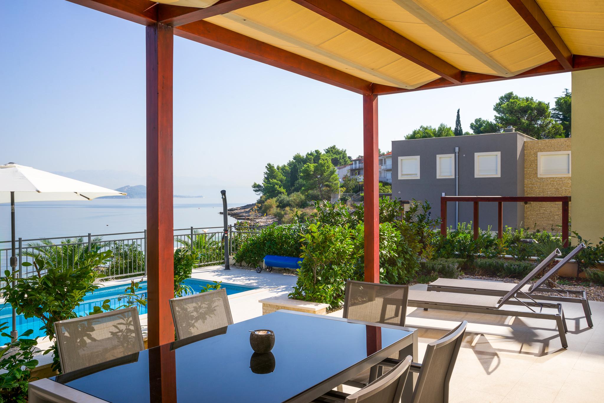 Luxuriöse Strandvilla mit privatem Pool