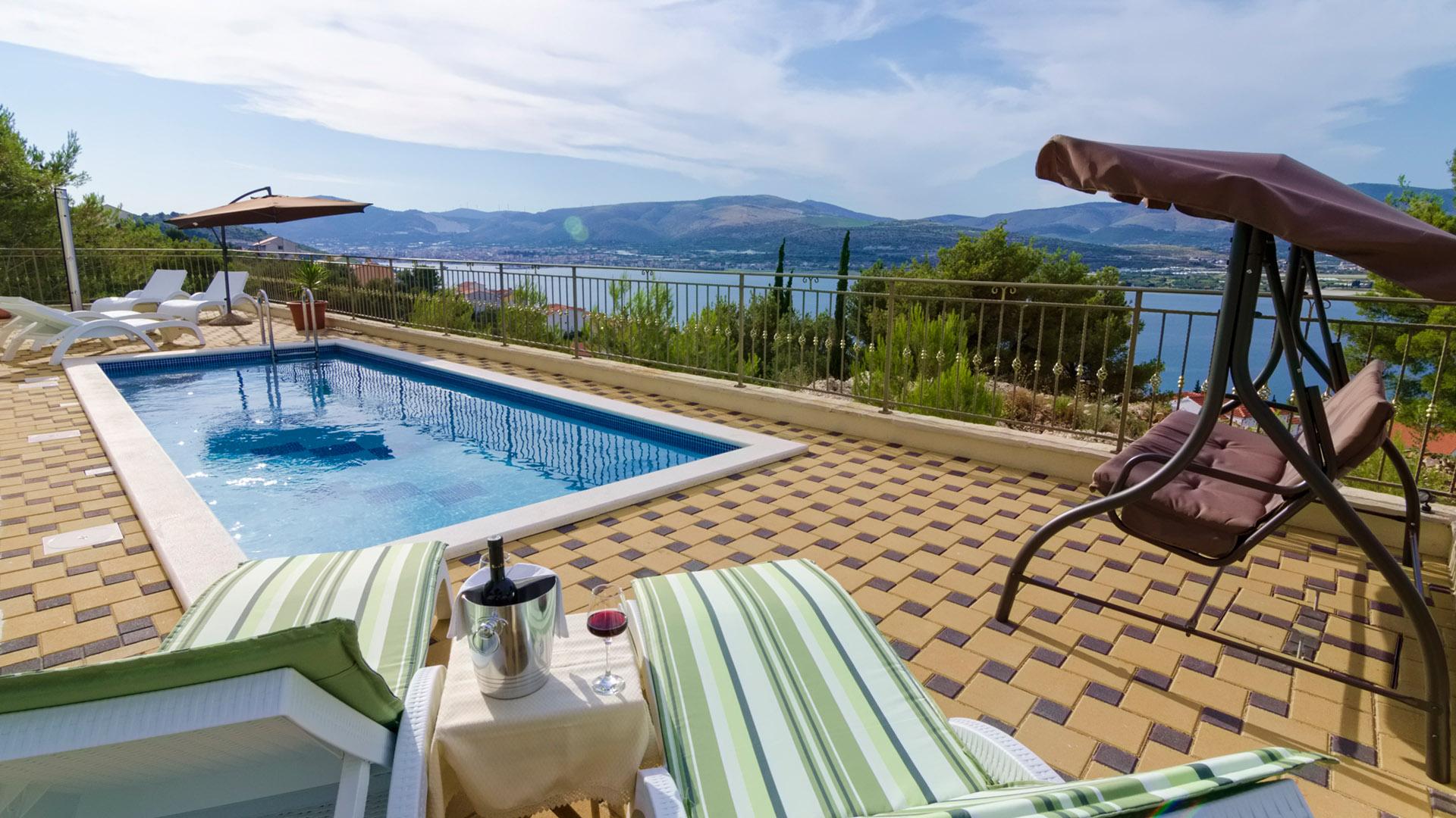 Luxuriöse Villa mit Swimmingpool