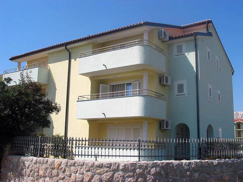 Fewo (1. Etage)  im Ort Baska, nur 250 m zum nächsten Strand