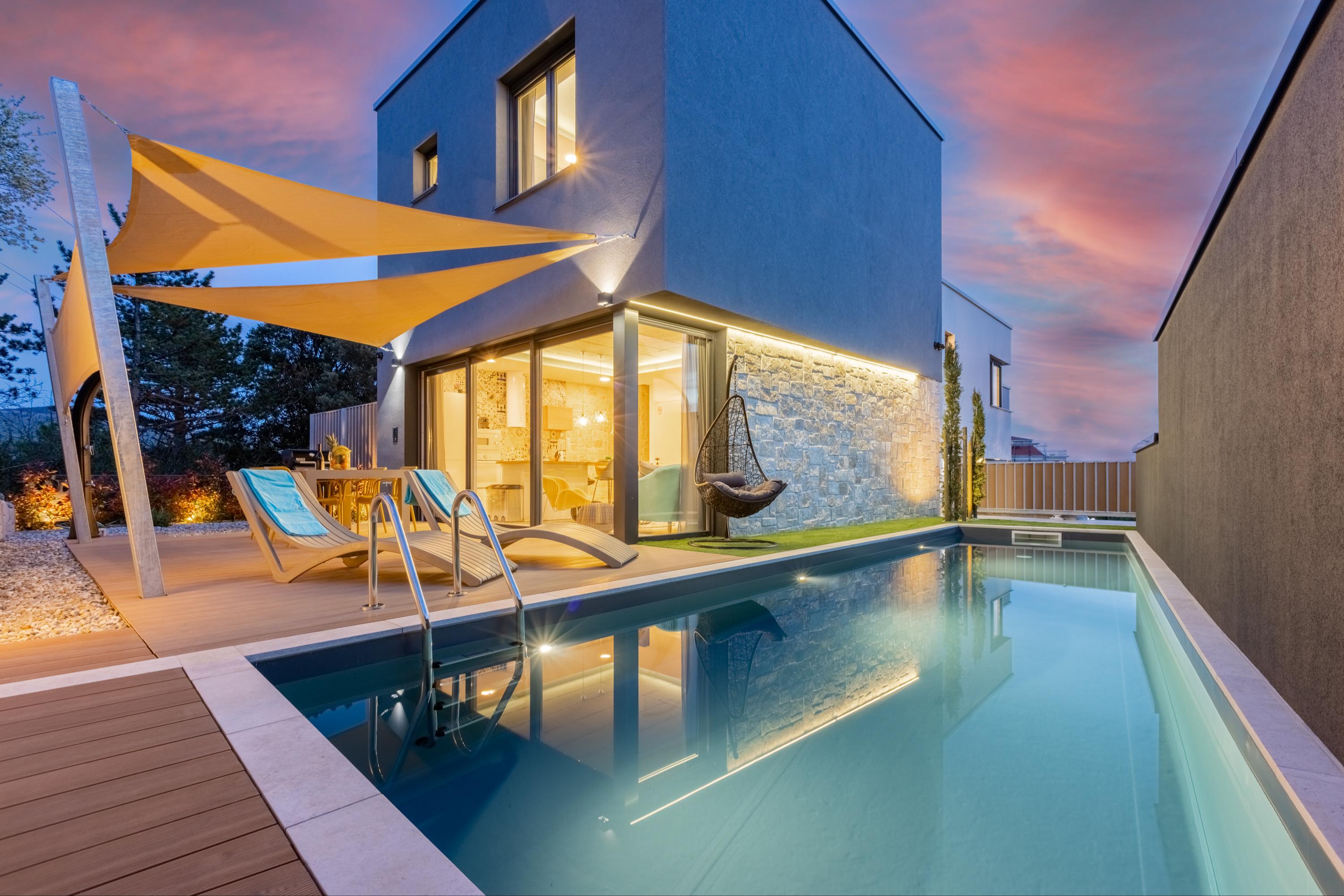 Moderne Villa mit Pool und Meerblick
