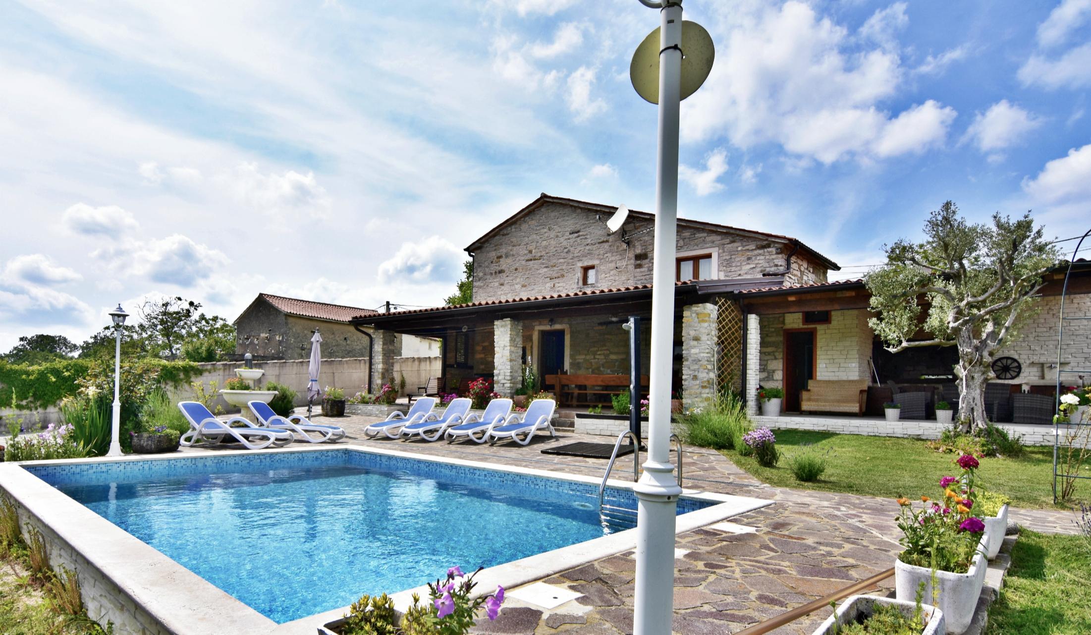 Ferienhaus mit Pool - Garten, Klima, WLAN