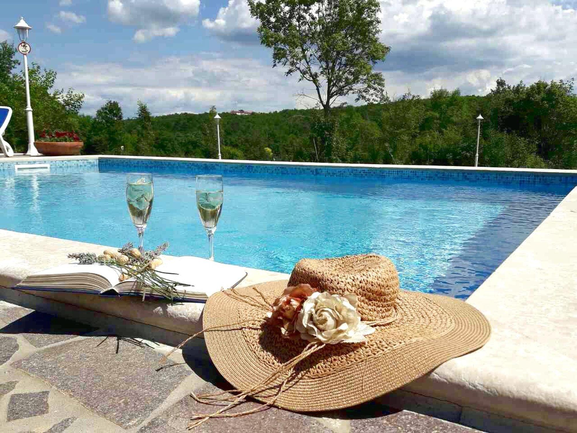 Ferienhaus mit Pool - Garten, Klima, WLAN