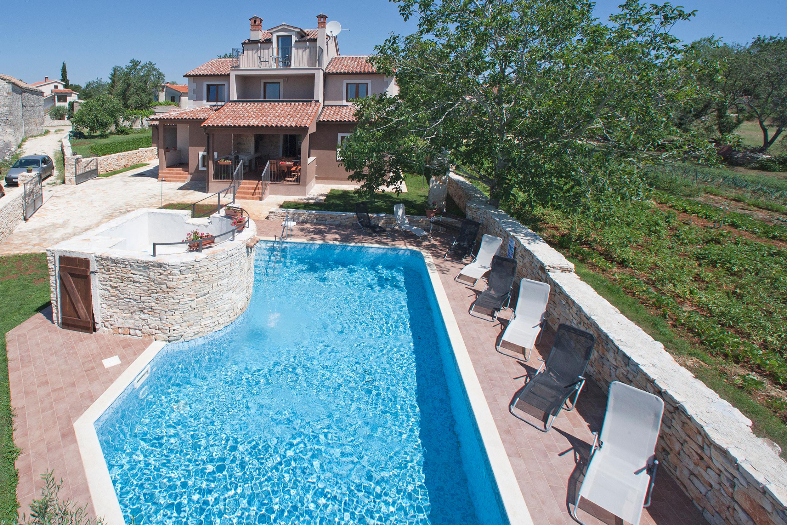 Schöne Villa in der Nähe des mittelalterlichen Dorfes Svetvincenat