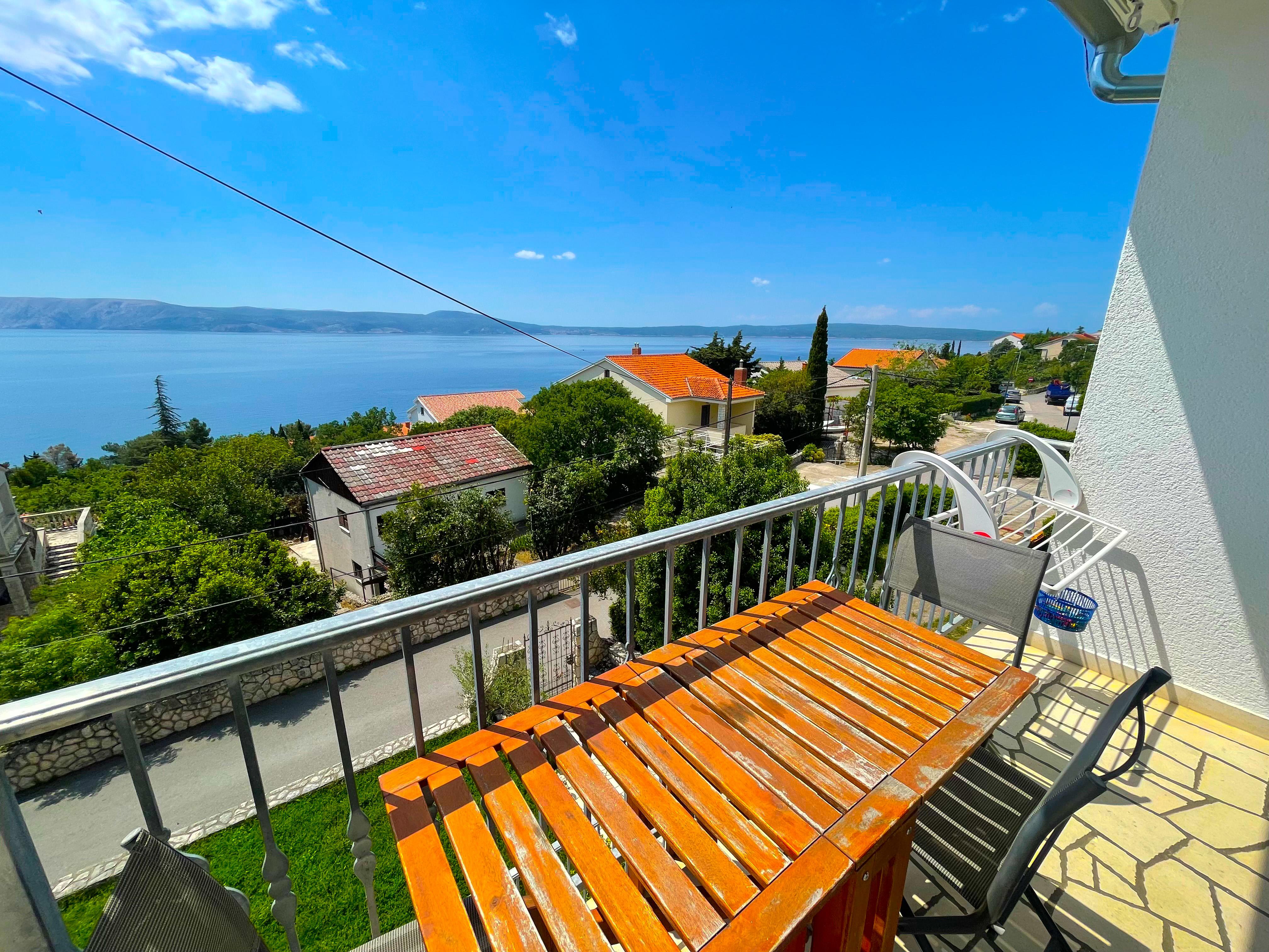 Gemütliches und modernes Studio mit Balkon mit Meerblick