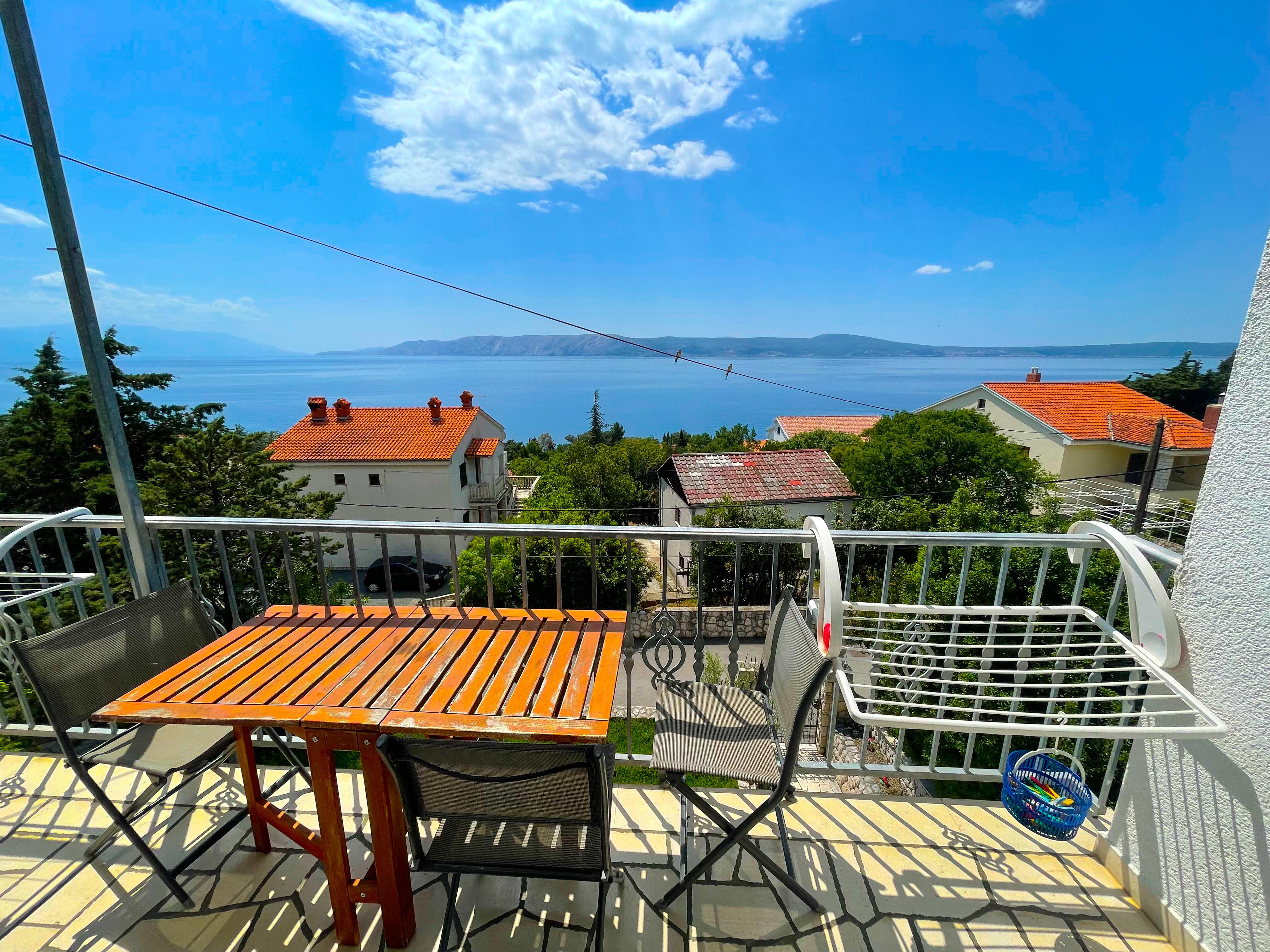 Gemütliches und modernes Studio mit Balkon mit Meerblick