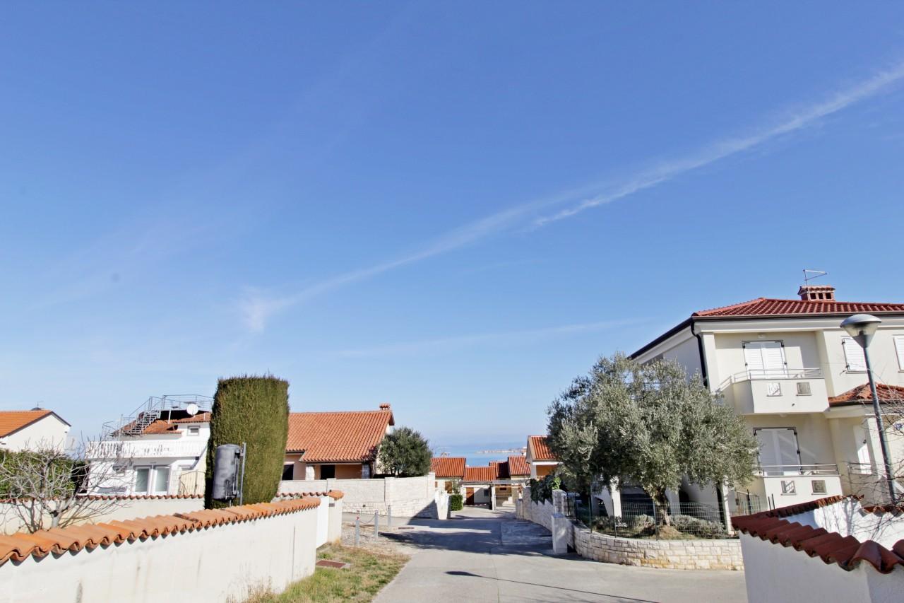 Ferienhaus mit 2 Schlafzimmern und einem großen Garten 
