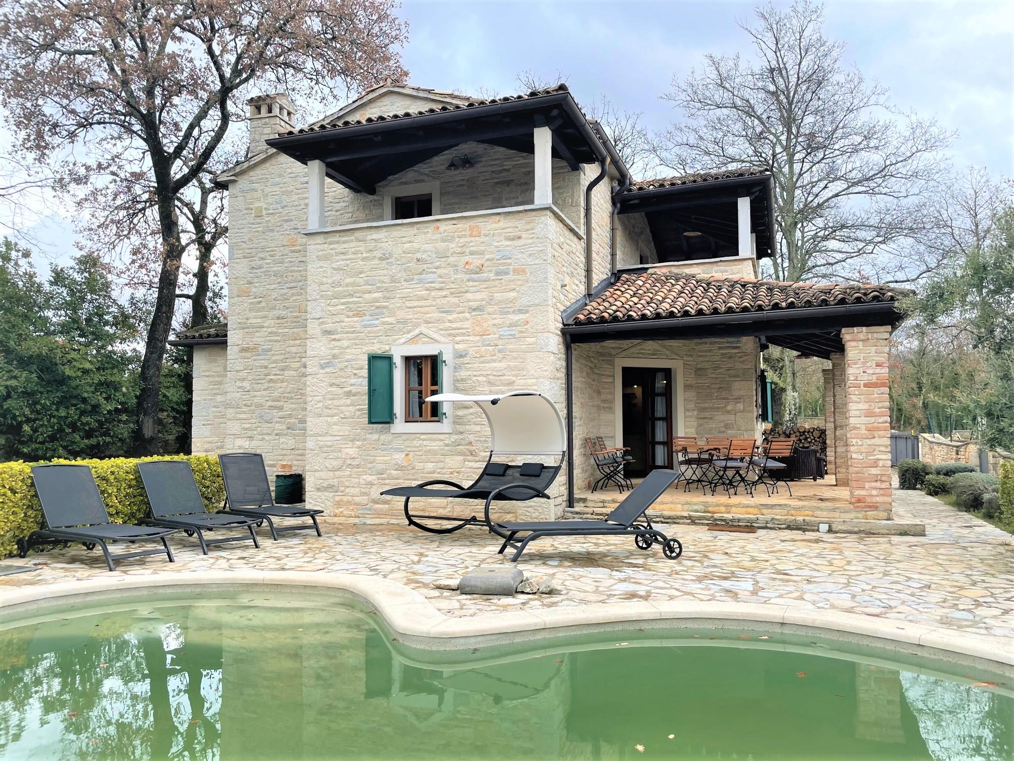 Traumhafte Steinvilla mit Pool
