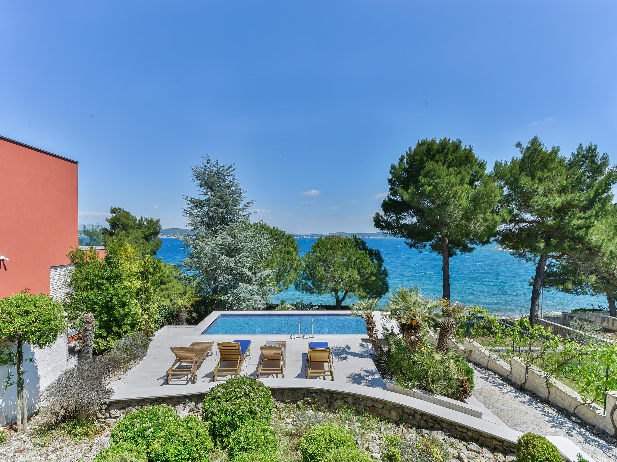 Strandvilla mit herrlichem Meerblick, Privatsphäre und Pool