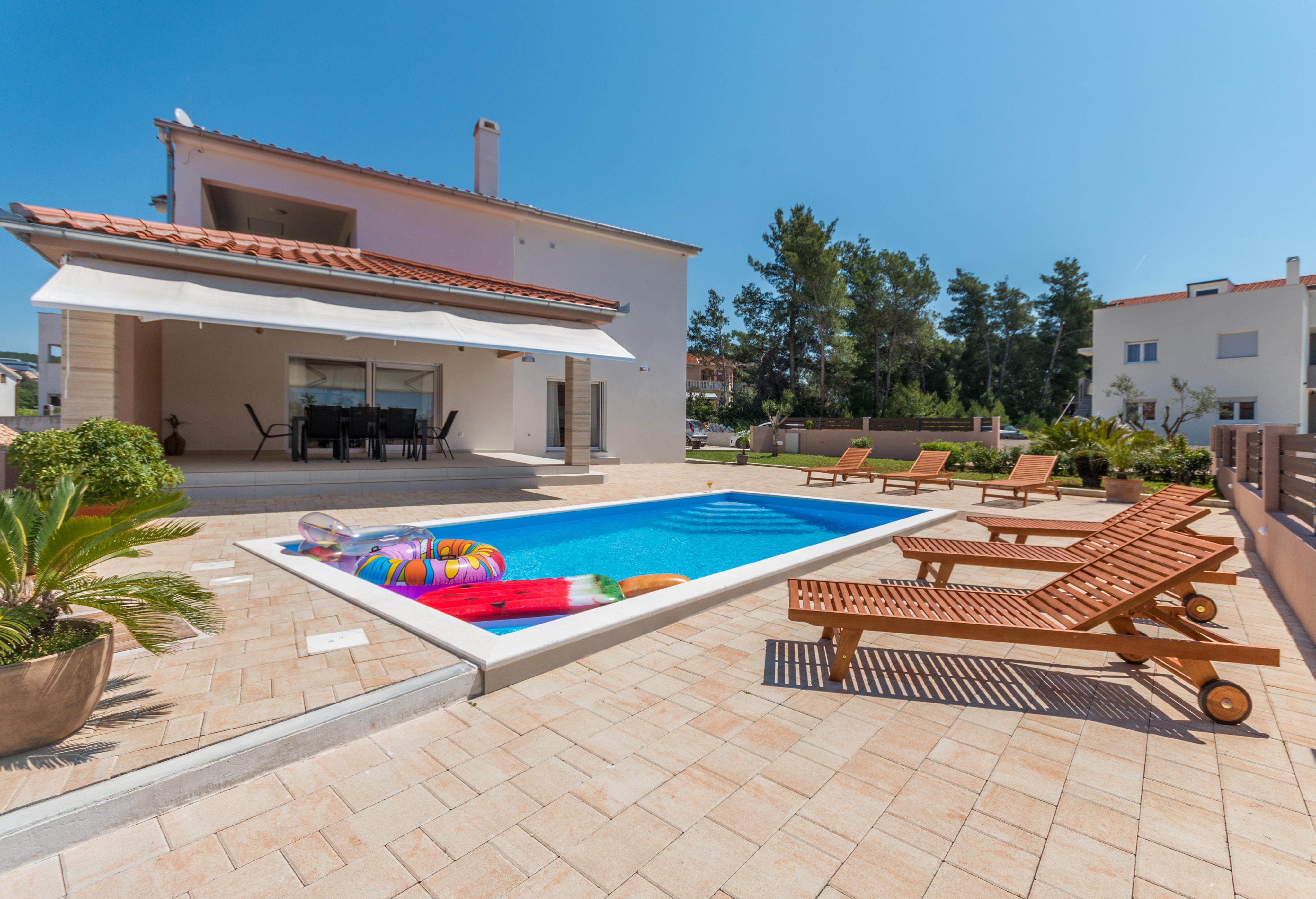 Hübsches Ferienhaus mit Swimmingpool 