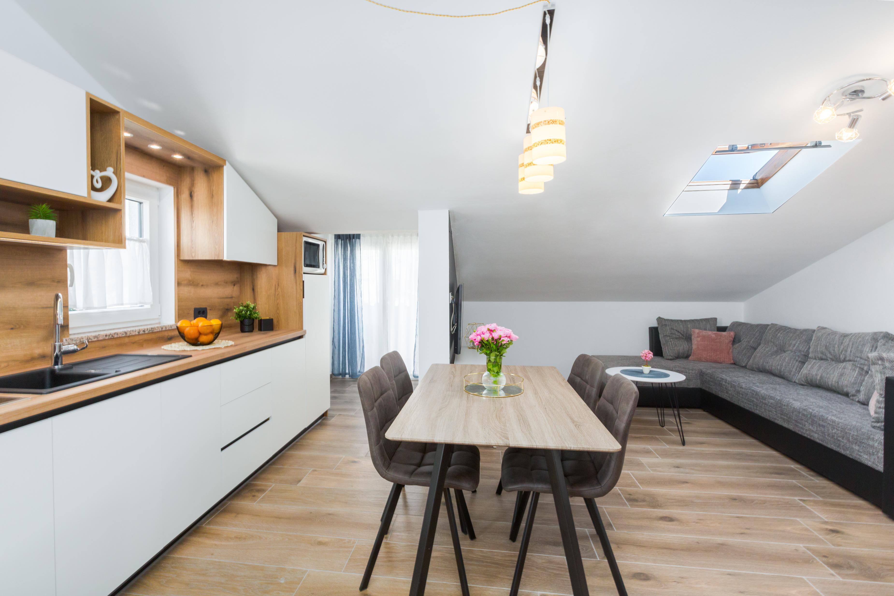 250 m zum Strand | Modernes Apartment im Dachgeschoss