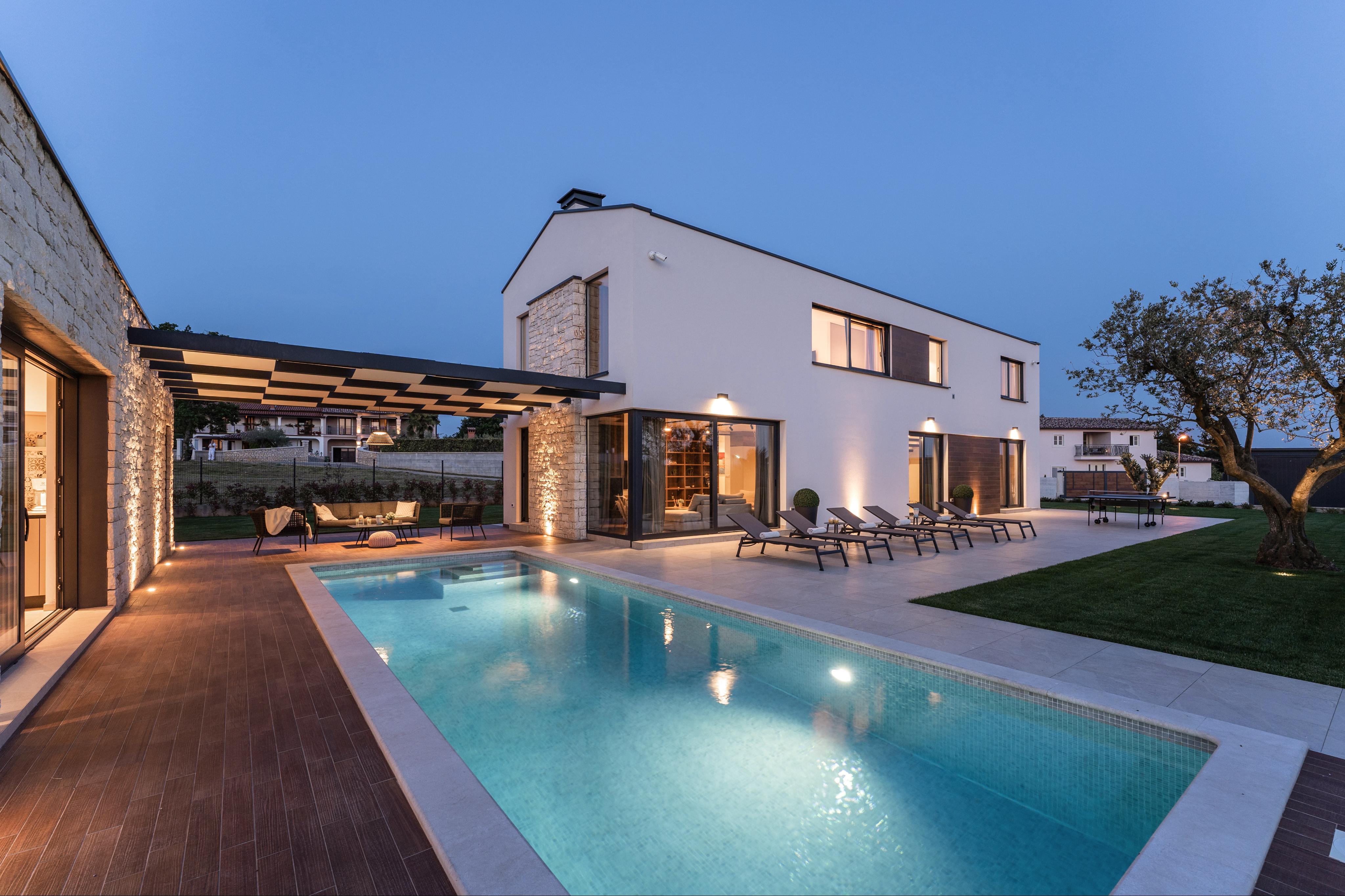 Luxuriöse  Villa mit Pool, Jacuzzi, Sauna und  Kinderspielplatz  