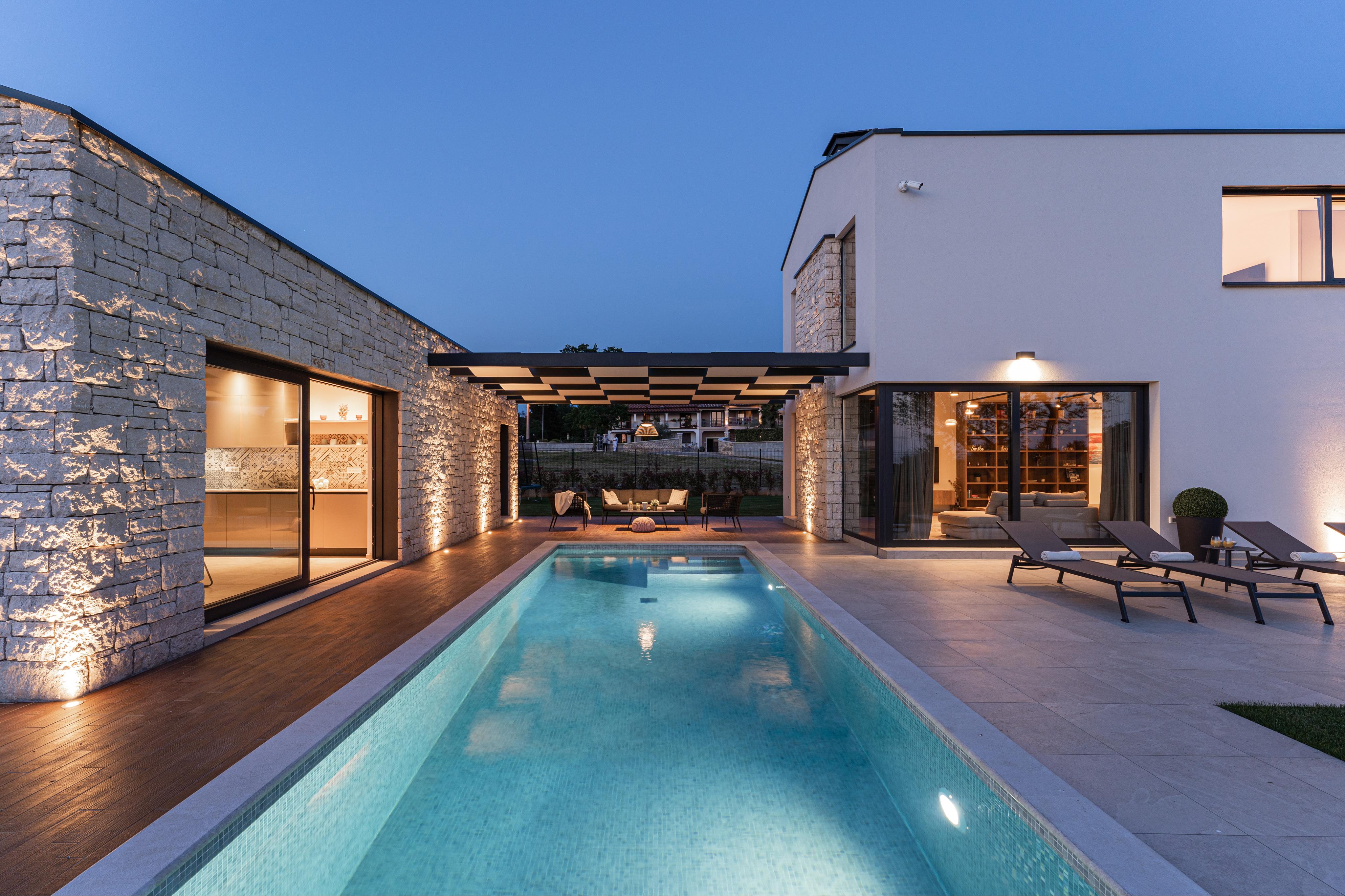 Luxuriöse  Villa mit Pool, Jacuzzi, Sauna und  Kinderspielplatz  