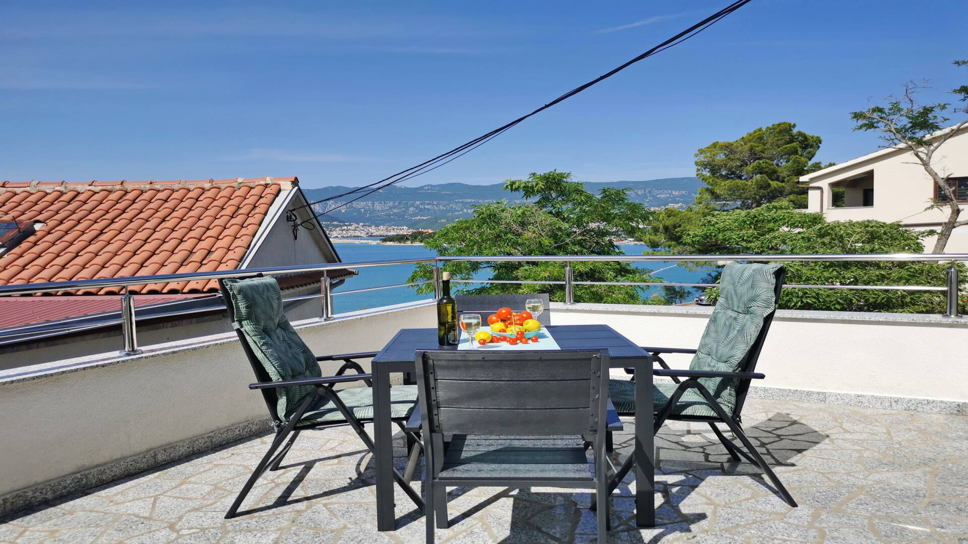 Studioapartment mit Balkon und Meerblick