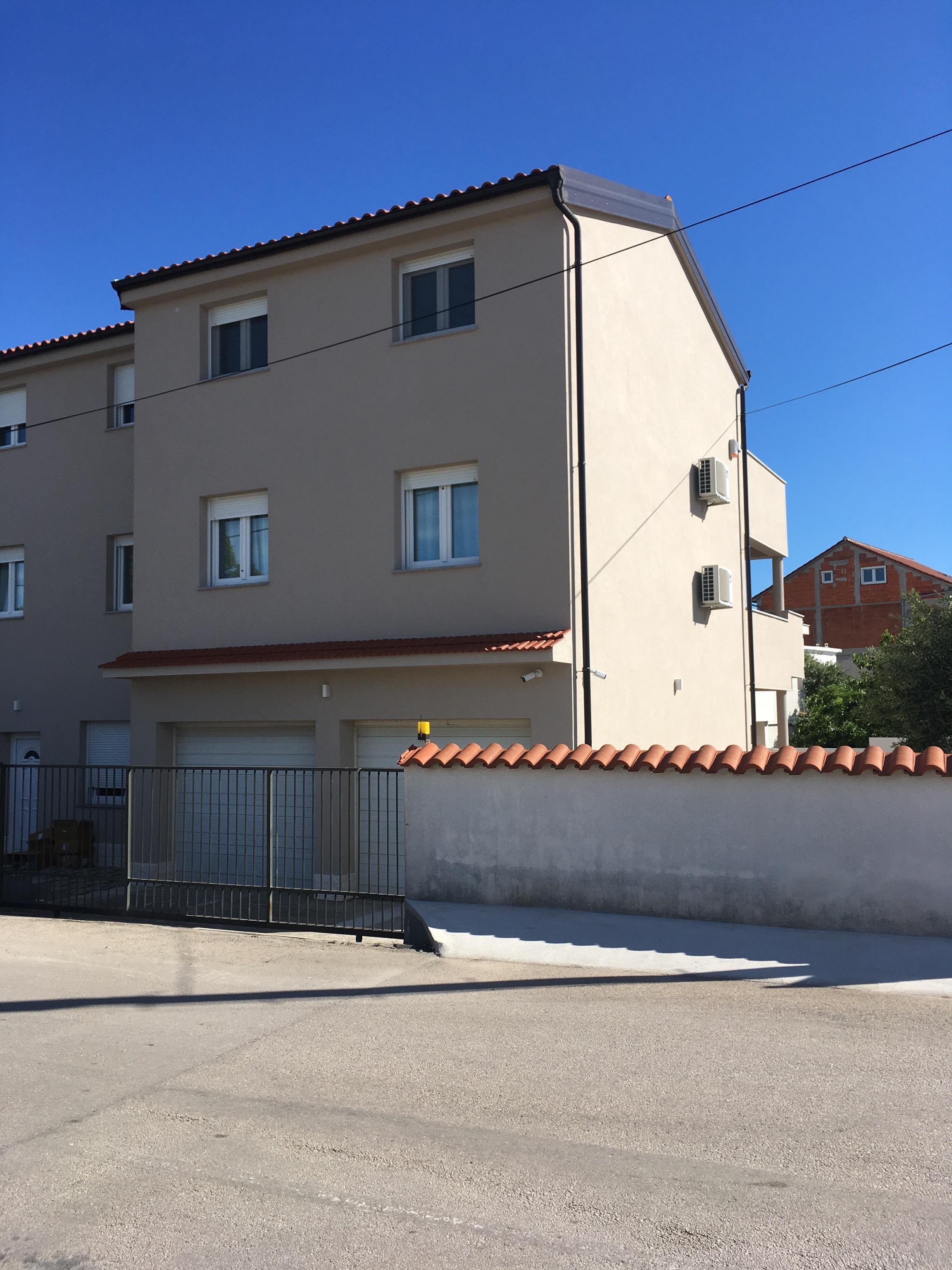Schöne FeWo mit Balkon, Sat-Tv, WLAN & Klima