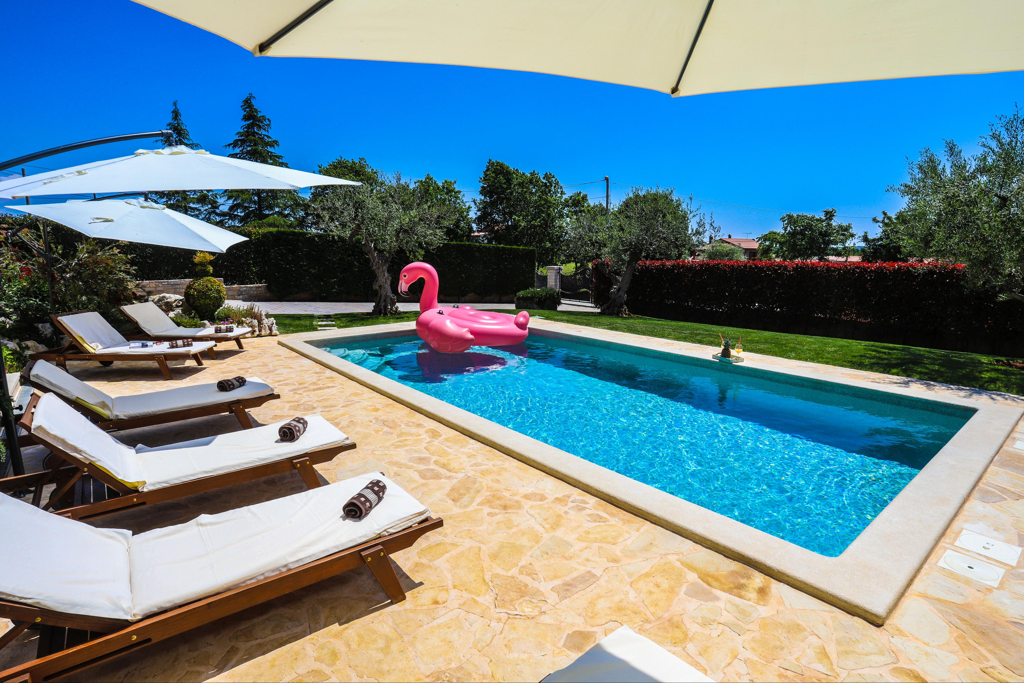 Schöne Villa für 6 Personen, Salzwasser Pool, Liegen, ruhige Lage