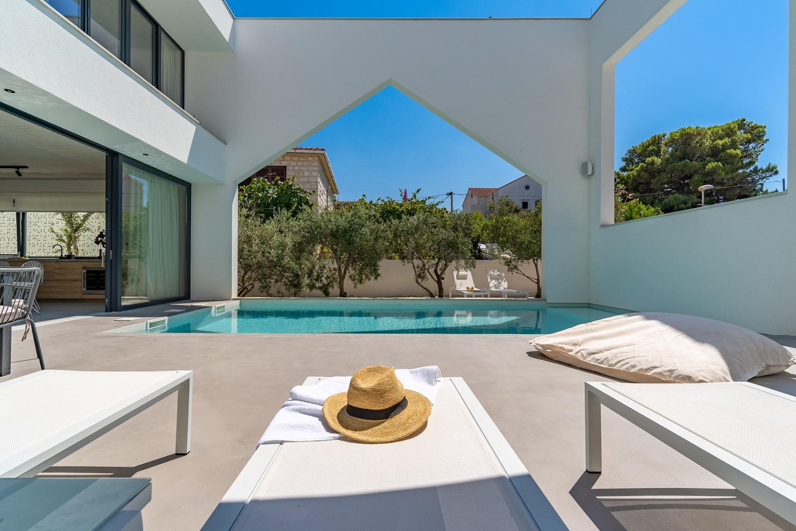 Moderne Traumvilla mit Swimmingpool & vielen Extras
