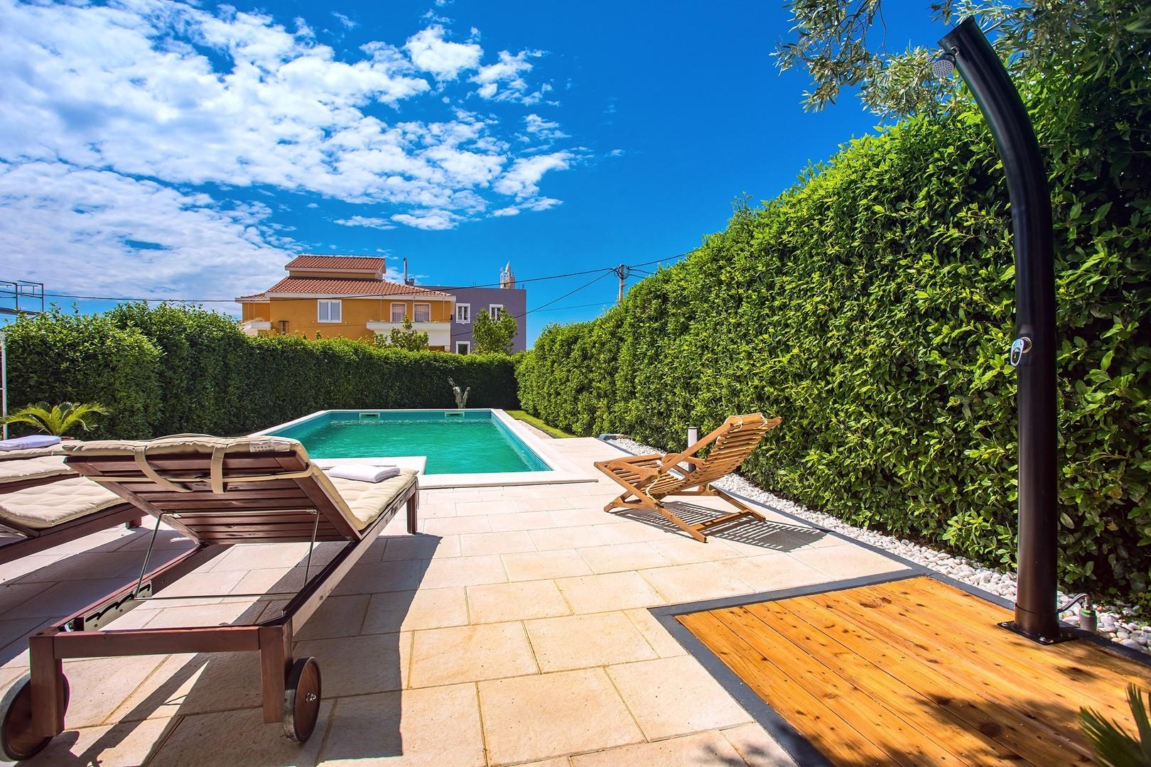 Herrliche Villa mit beheiztem Pool und Meerblick
