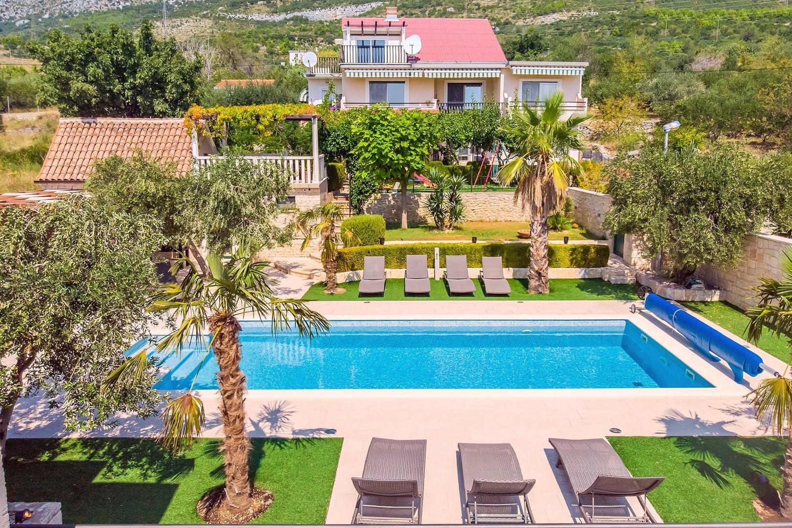 Luxusvilla mit beheizbarem Pool in Kastel Gomilica