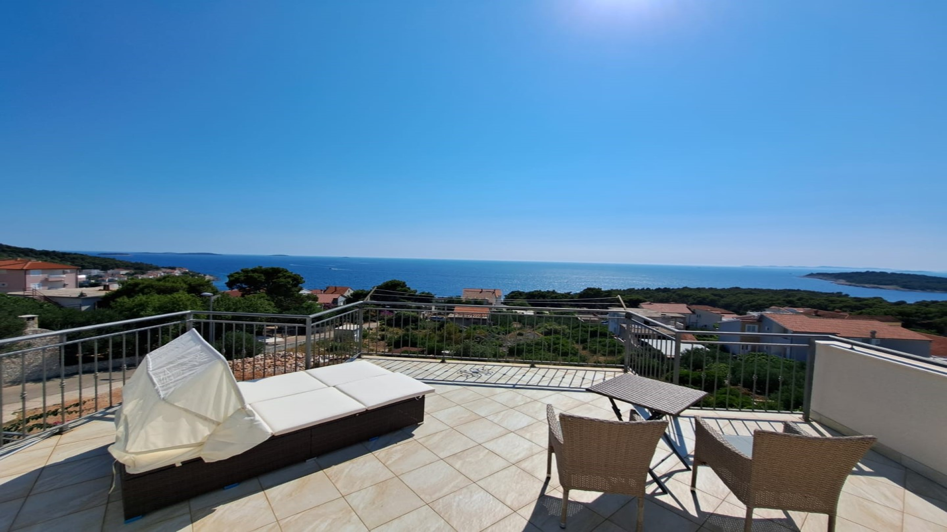 Studioapartment mit Balkon und Meerblick
