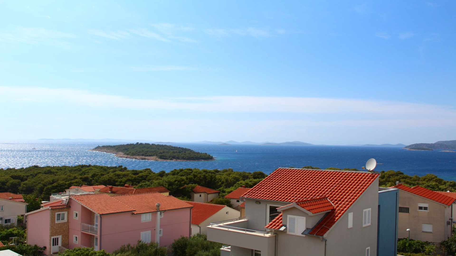 Klimatisierte FeWo für bis zu 4 Personen mit Balkon und Meerblick