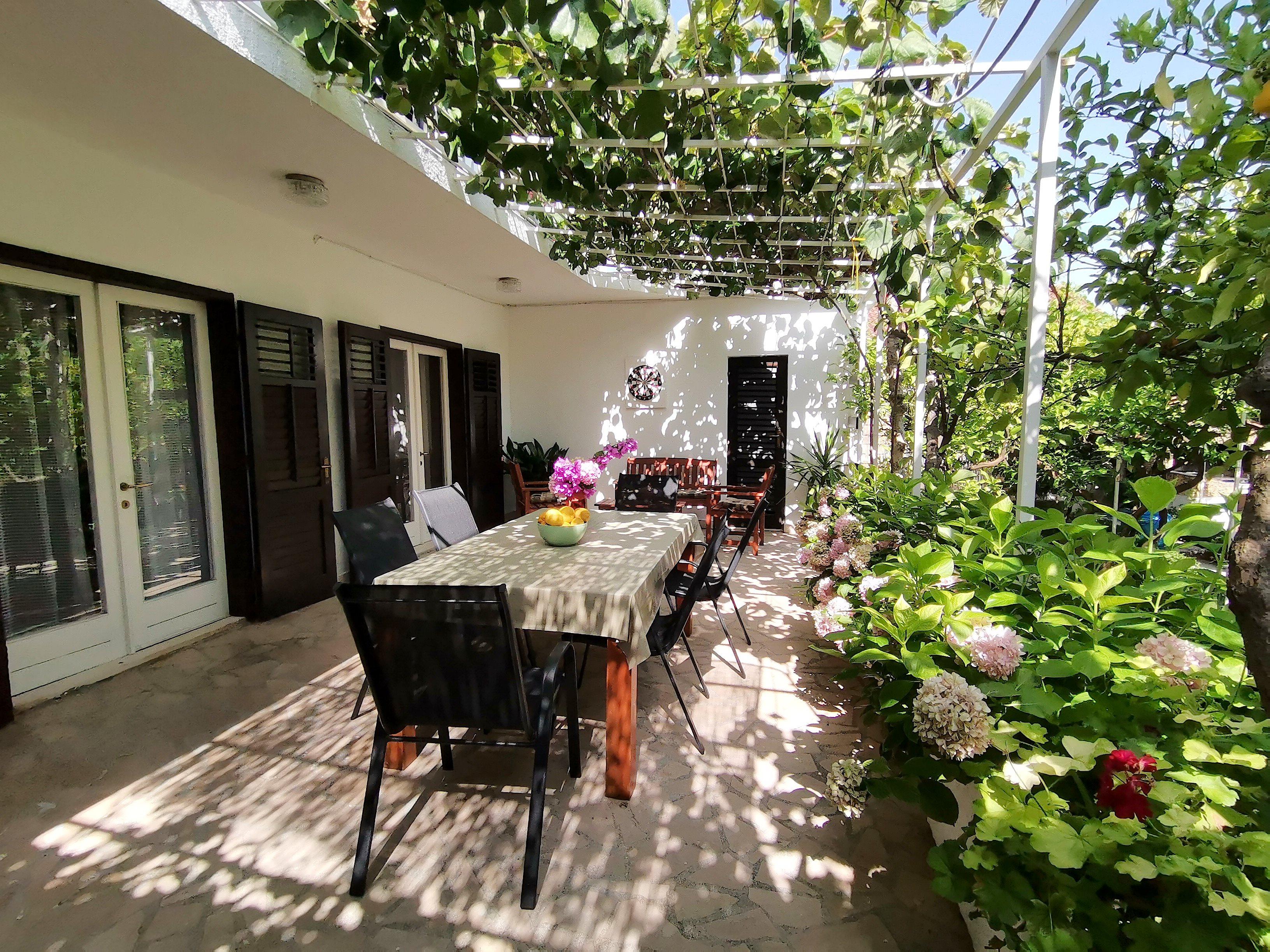 Ferienhaus mit Meerblick, Balkon & Terasse