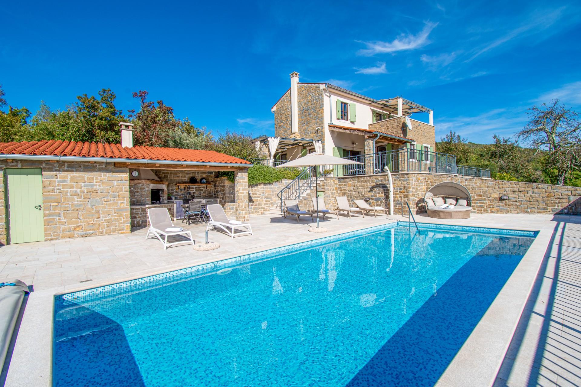 Villa mit privatem Pool in ruhiger Lage - Sauna und Jacuzzi