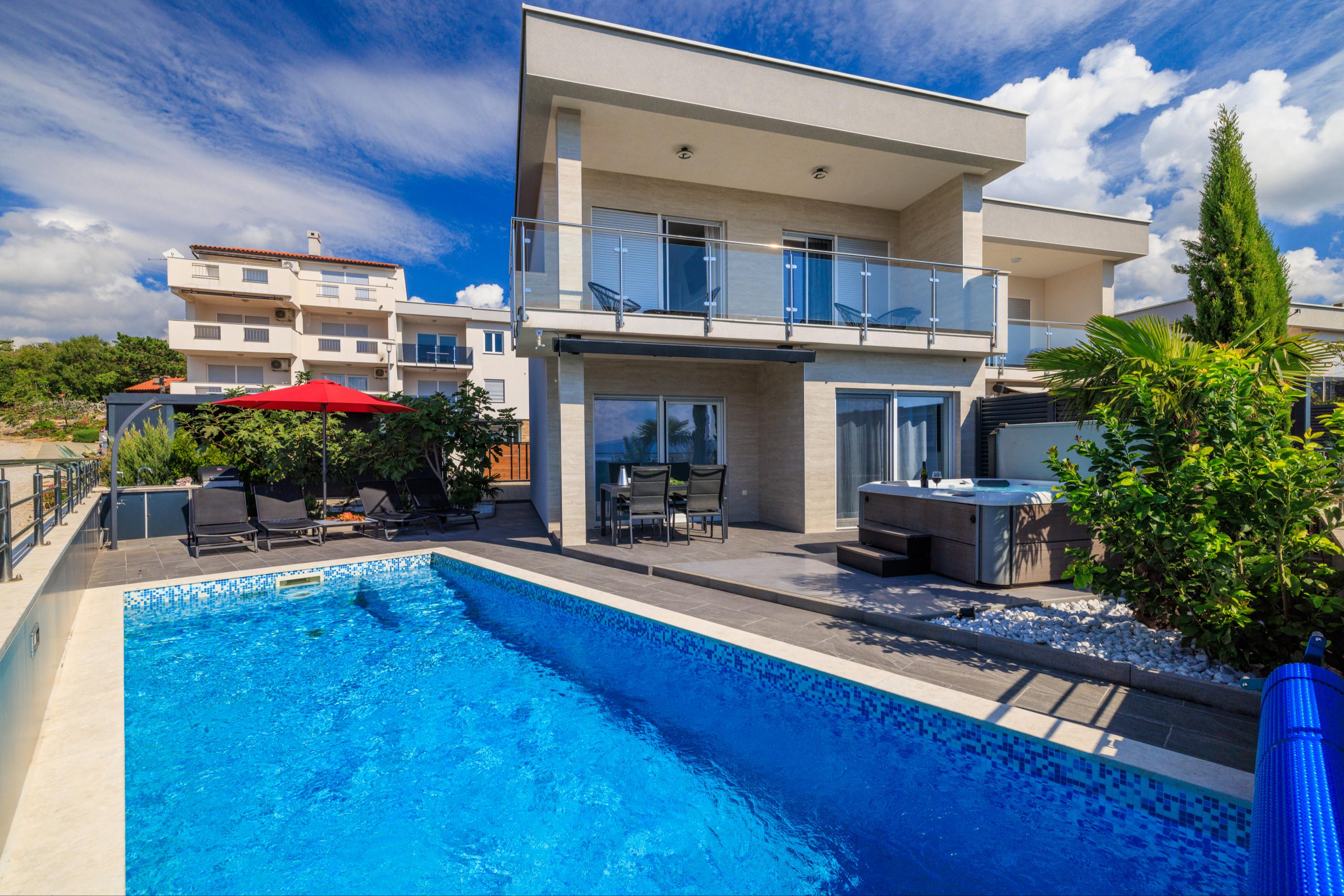 Modernes  Ferienhaus mit Swimmingpool in Crikvenica