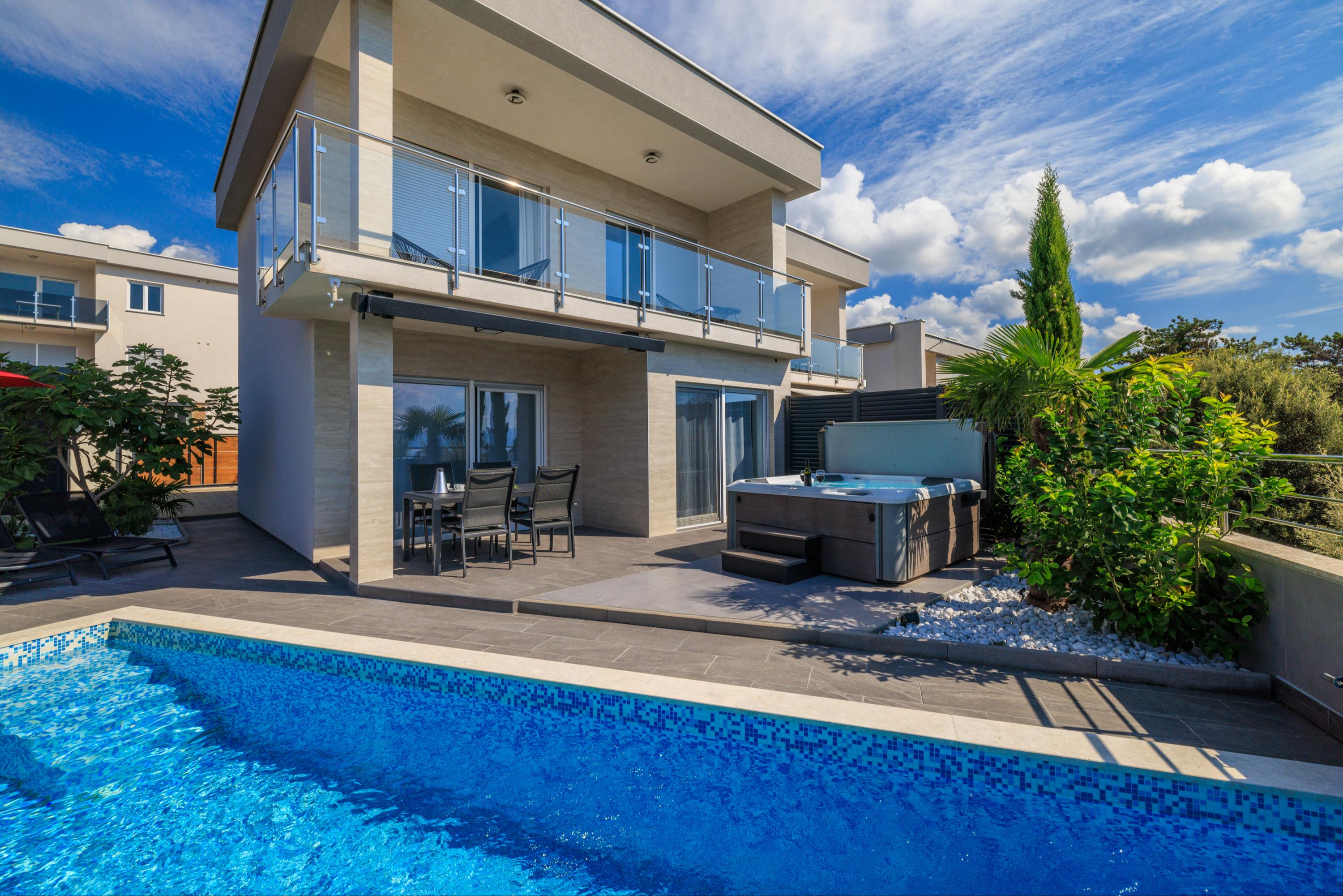 Modernes  Ferienhaus mit Swimmingpool in Crikvenica