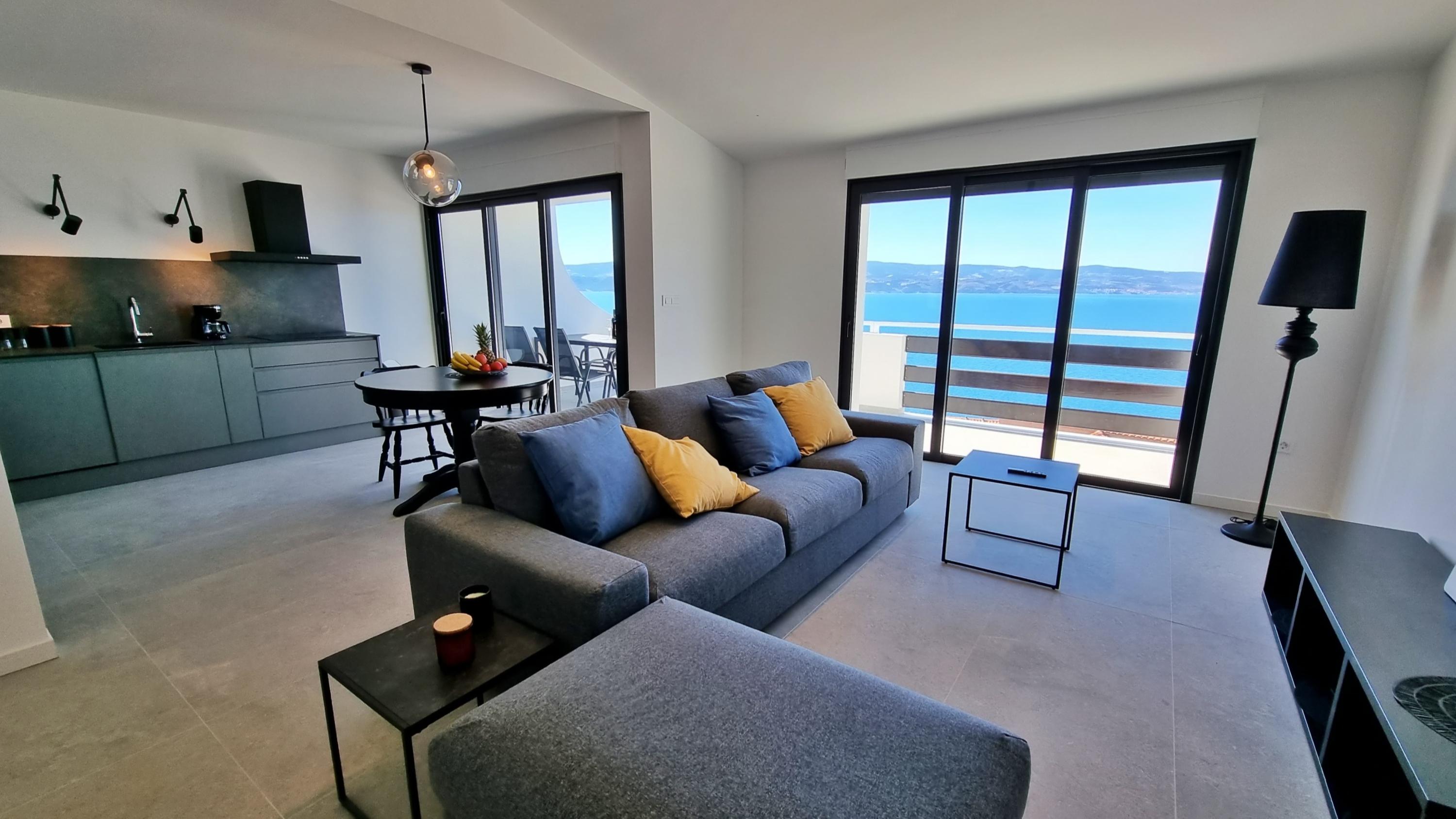 Neue moderne Wohnung mit zwei Schlafzimmern und herrlichem Meerblick