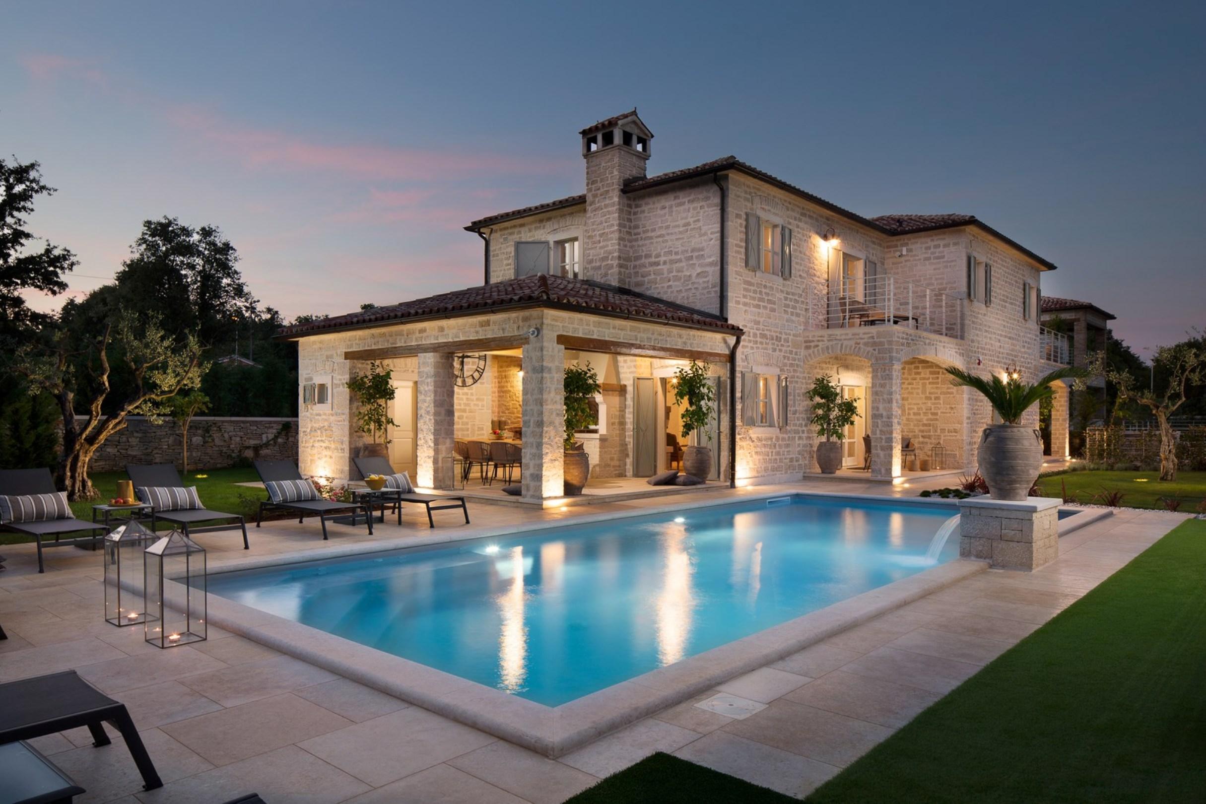 Luxuriöse Villa, 8 Personen, Pool, Whirlpool, Garten, Meerblick