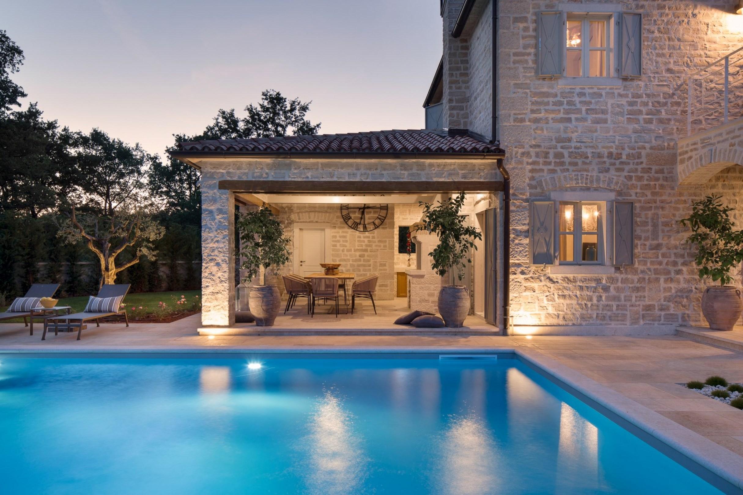 Luxuriöse Villa, 8 Personen, Pool, Whirlpool, Garten, Meerblick