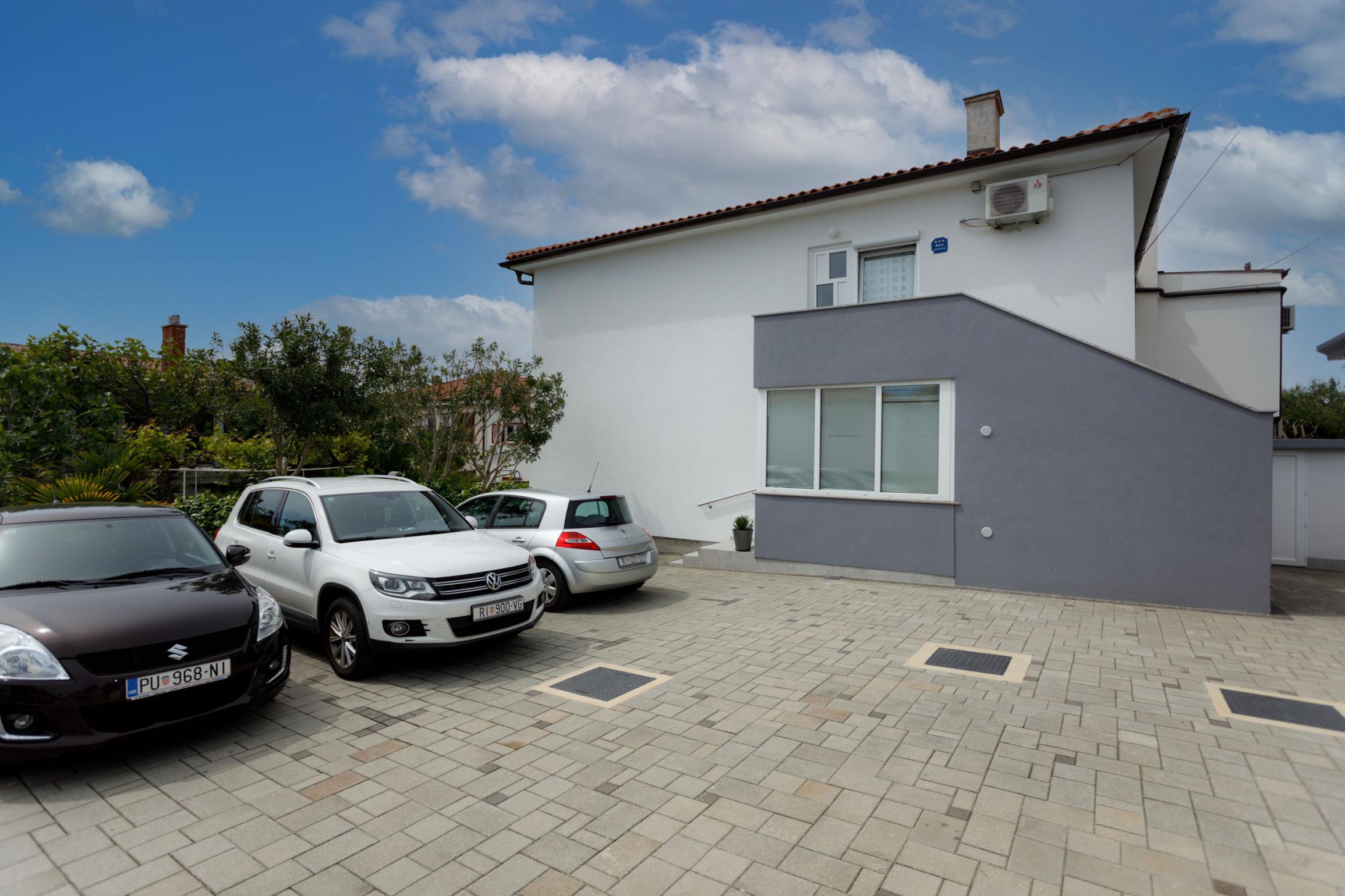 Neue Ferienwohnung für 5 Personen mit Balkon und Grill