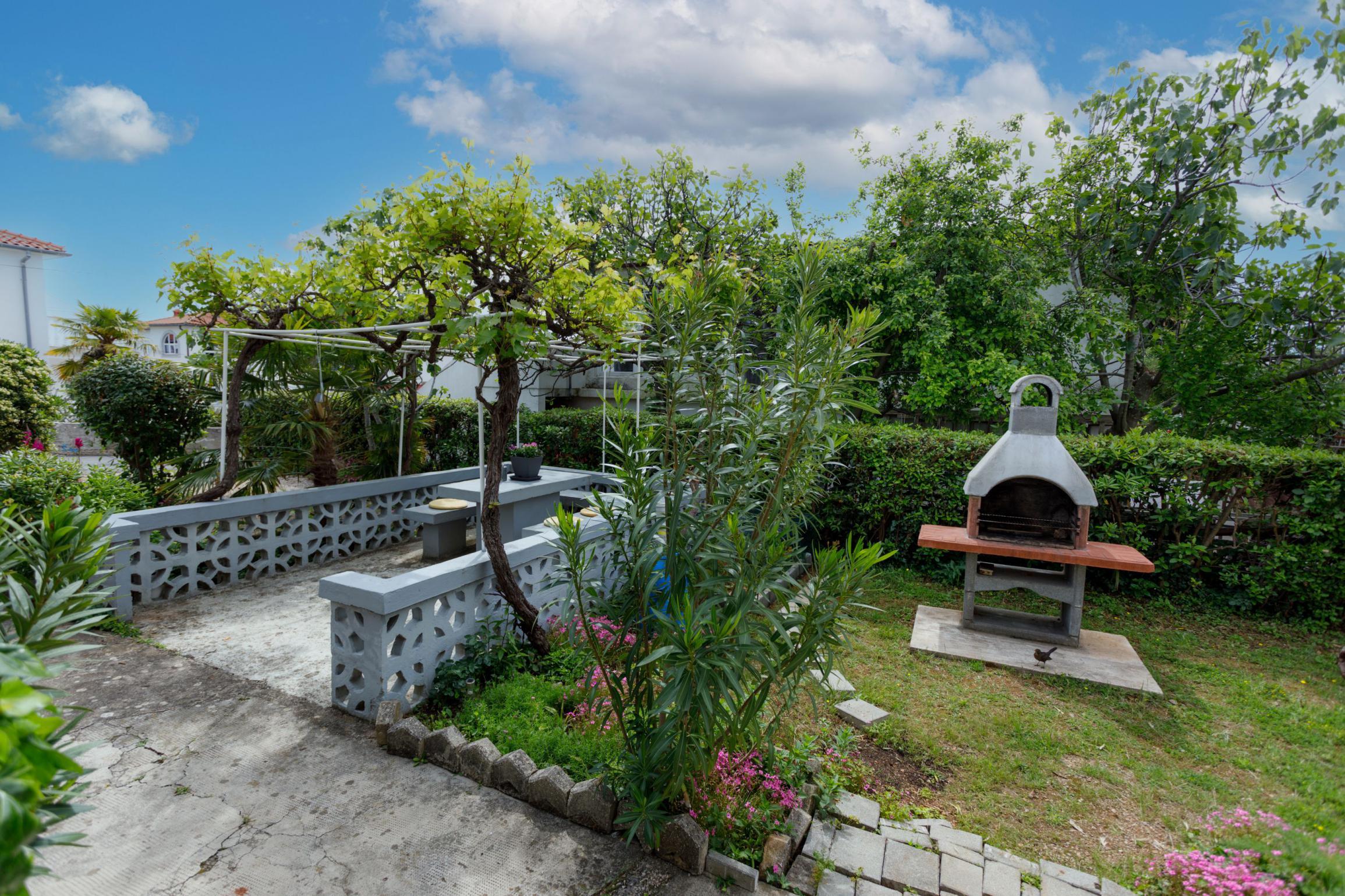 Neue Ferienwohnung für 5 Personen mit Balkon und Grill