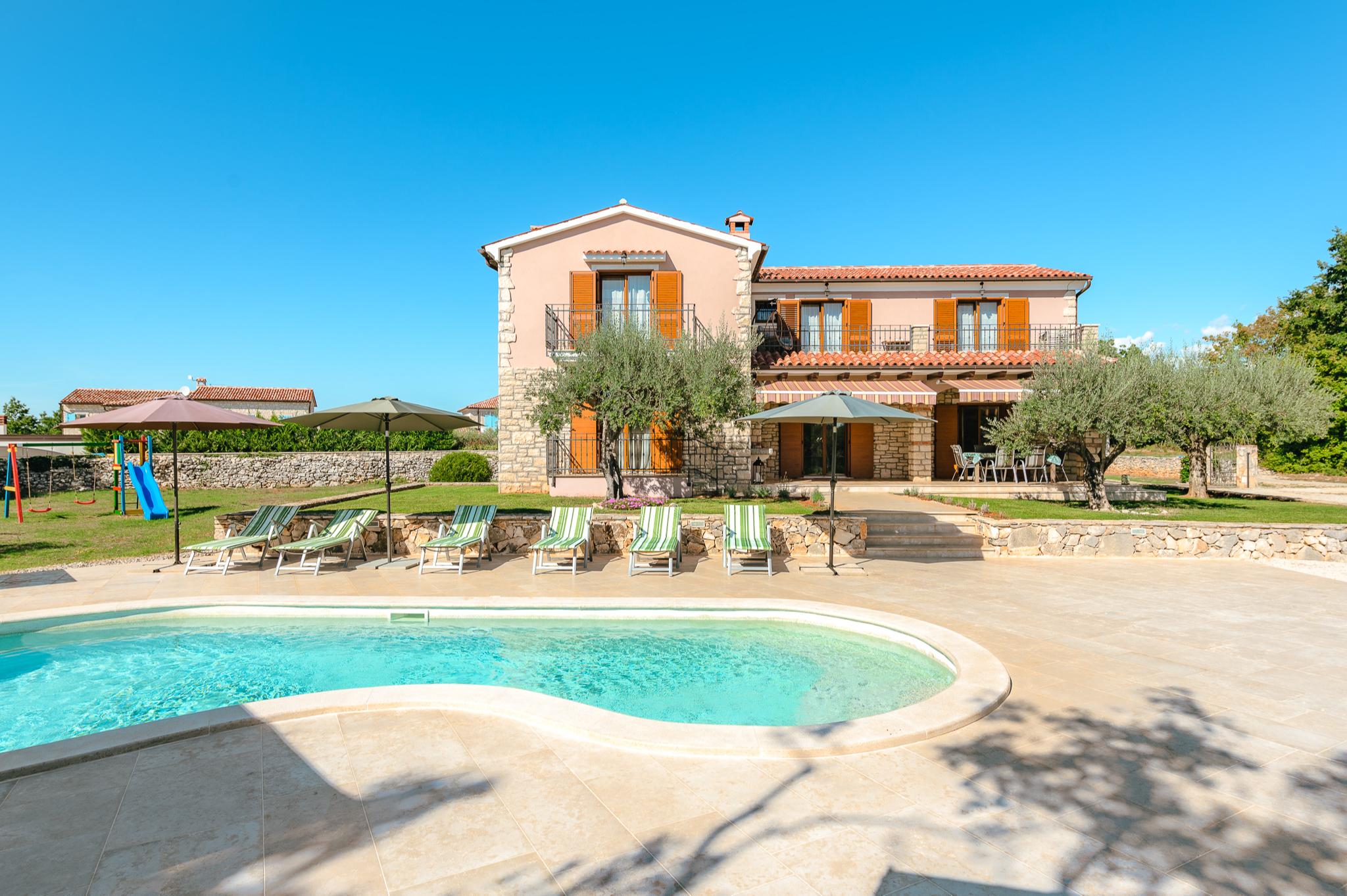 Schöne Villa mit privatem Pool und Garten,ideal für Familien
