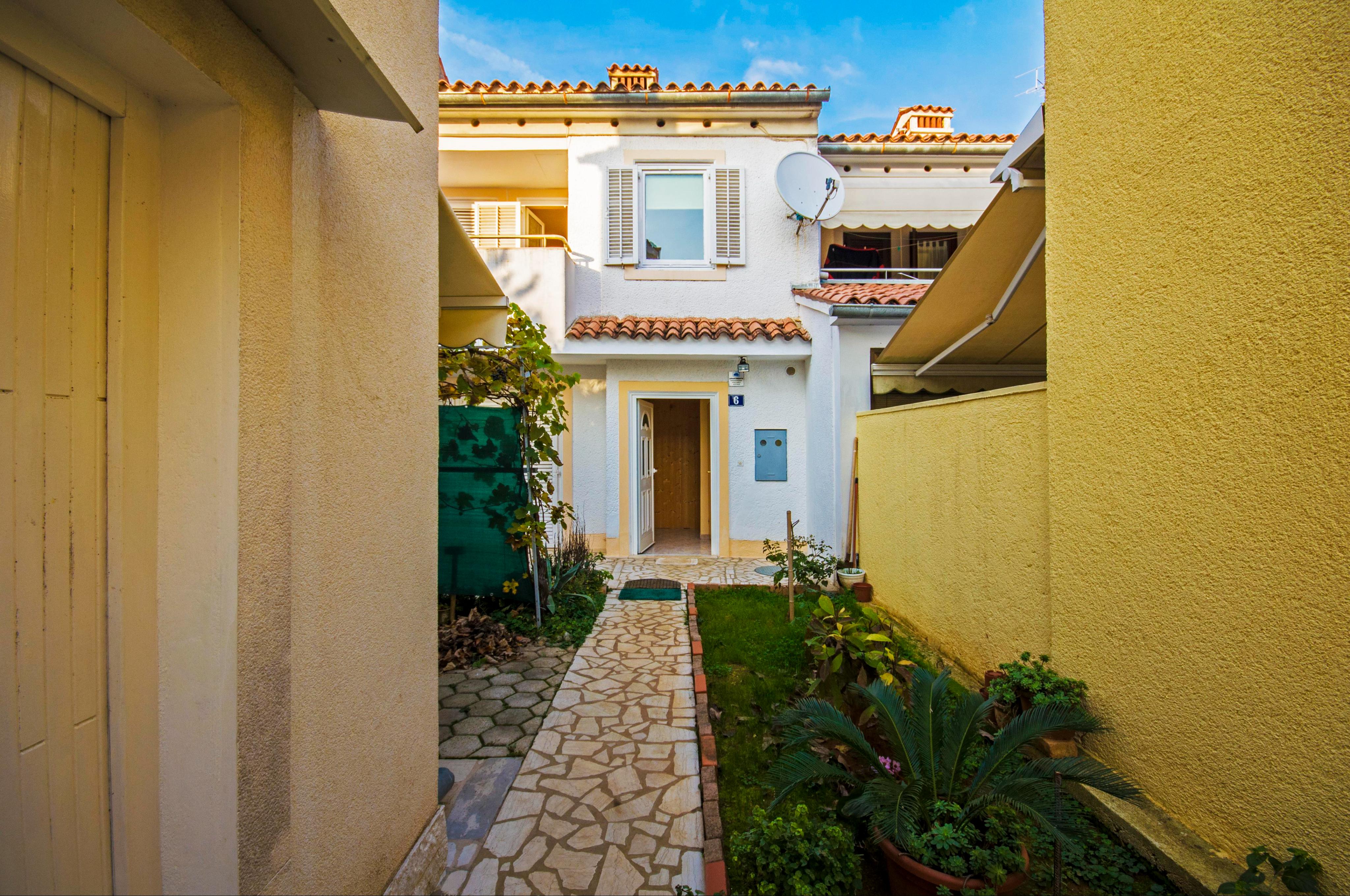 400 m zum Strand | Apartment mit zwei Schlafzimmern & Balkon