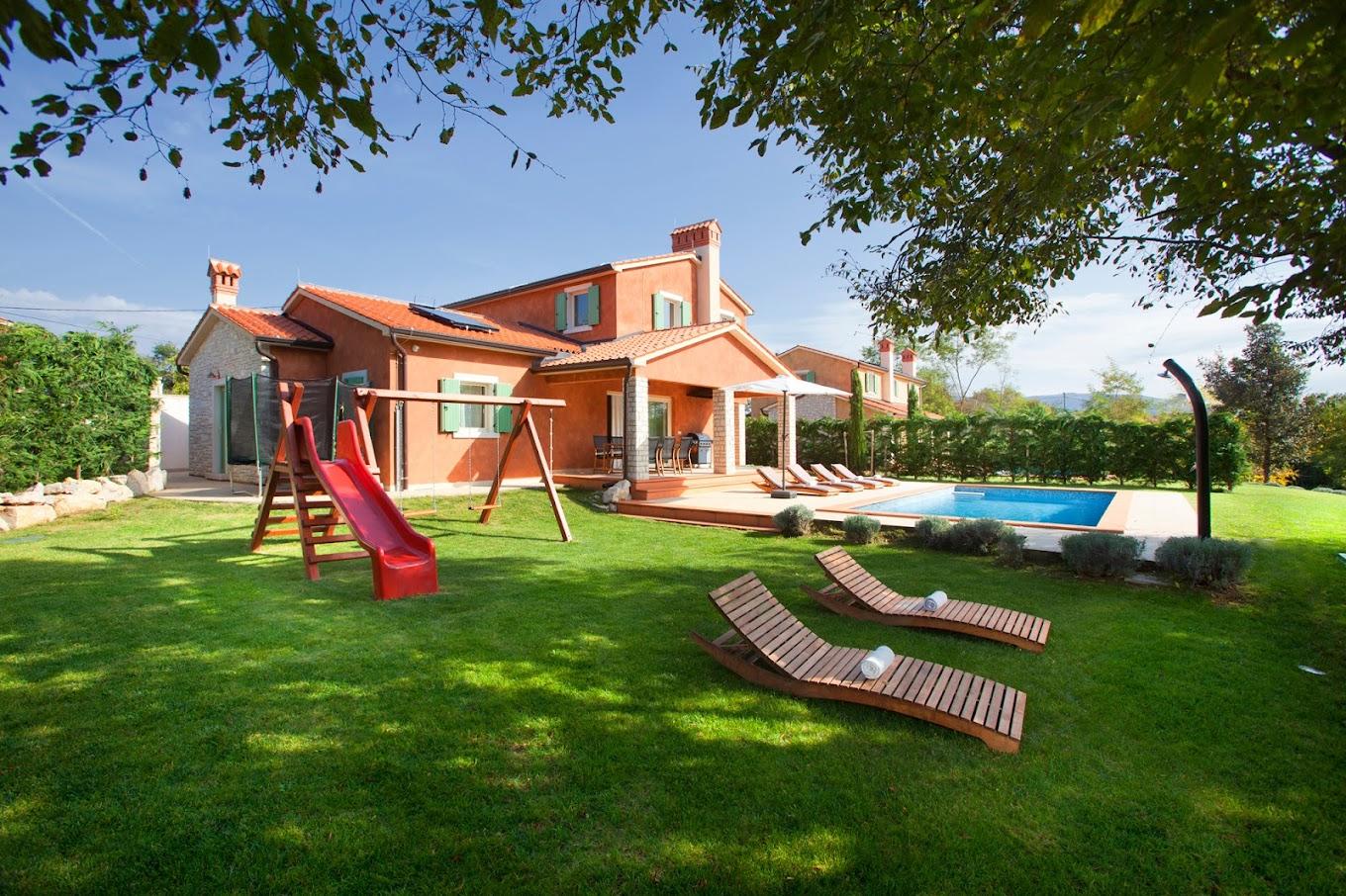 Charmante und einzigartig gestaltete Villa mit Pool neben Rabac