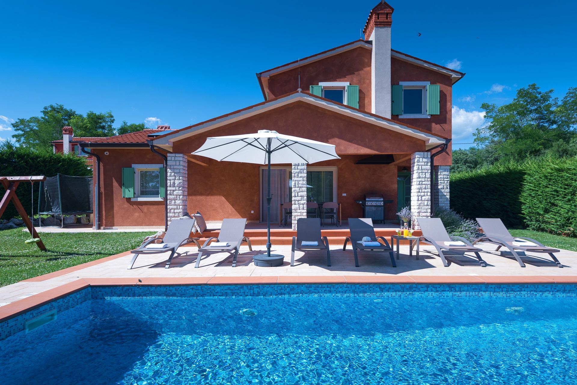 Charmante und einzigartig gestaltete Villa mit Pool neben Rabac